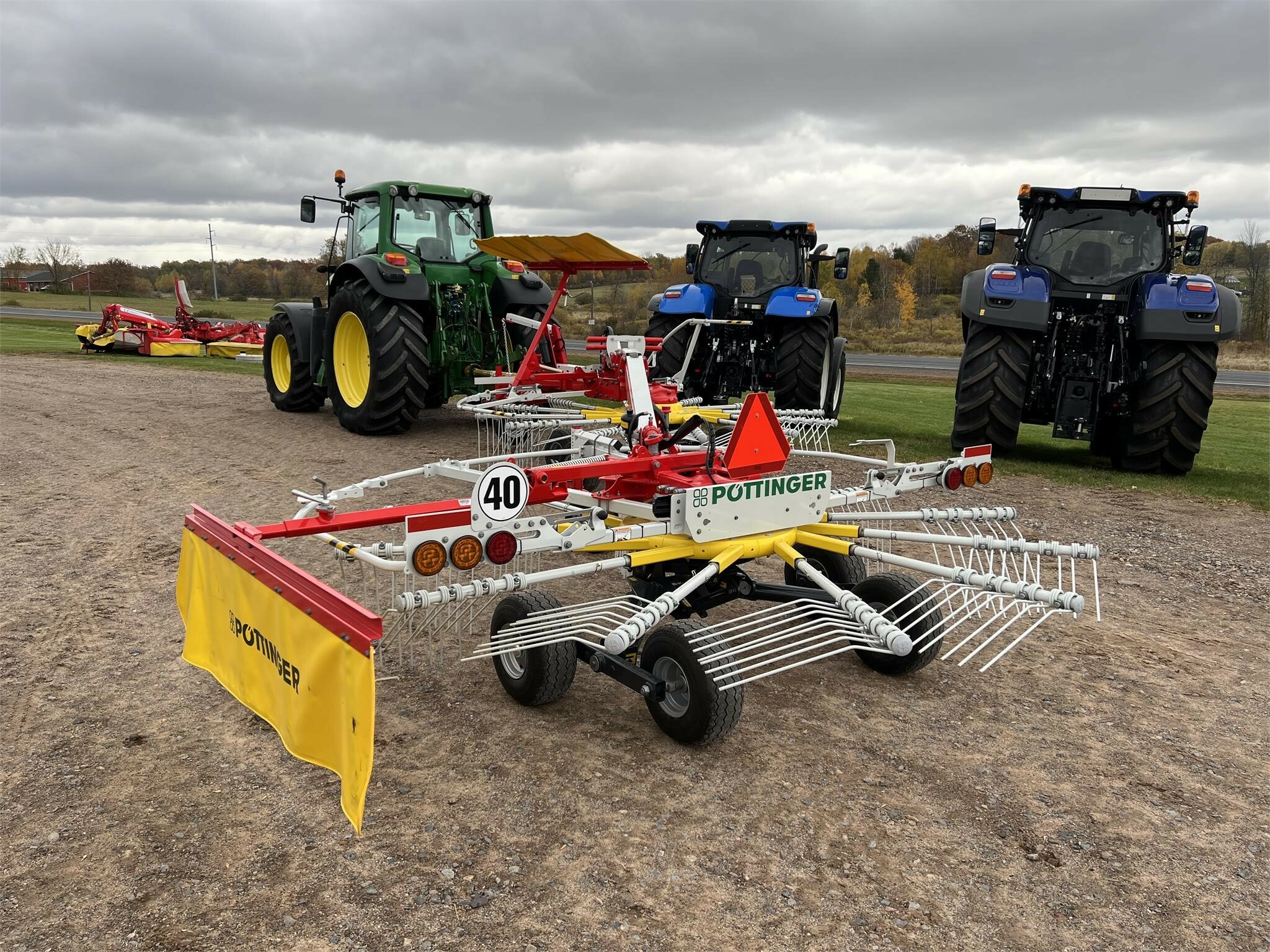 2025 Pottinger TOP 692A Rake
