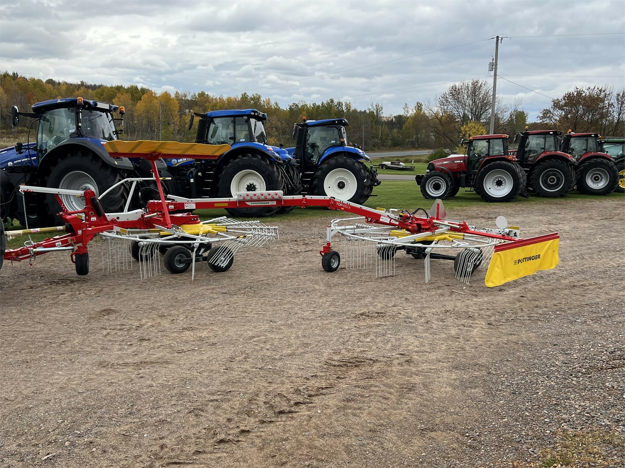 2025 Pottinger TOP 692A Rake