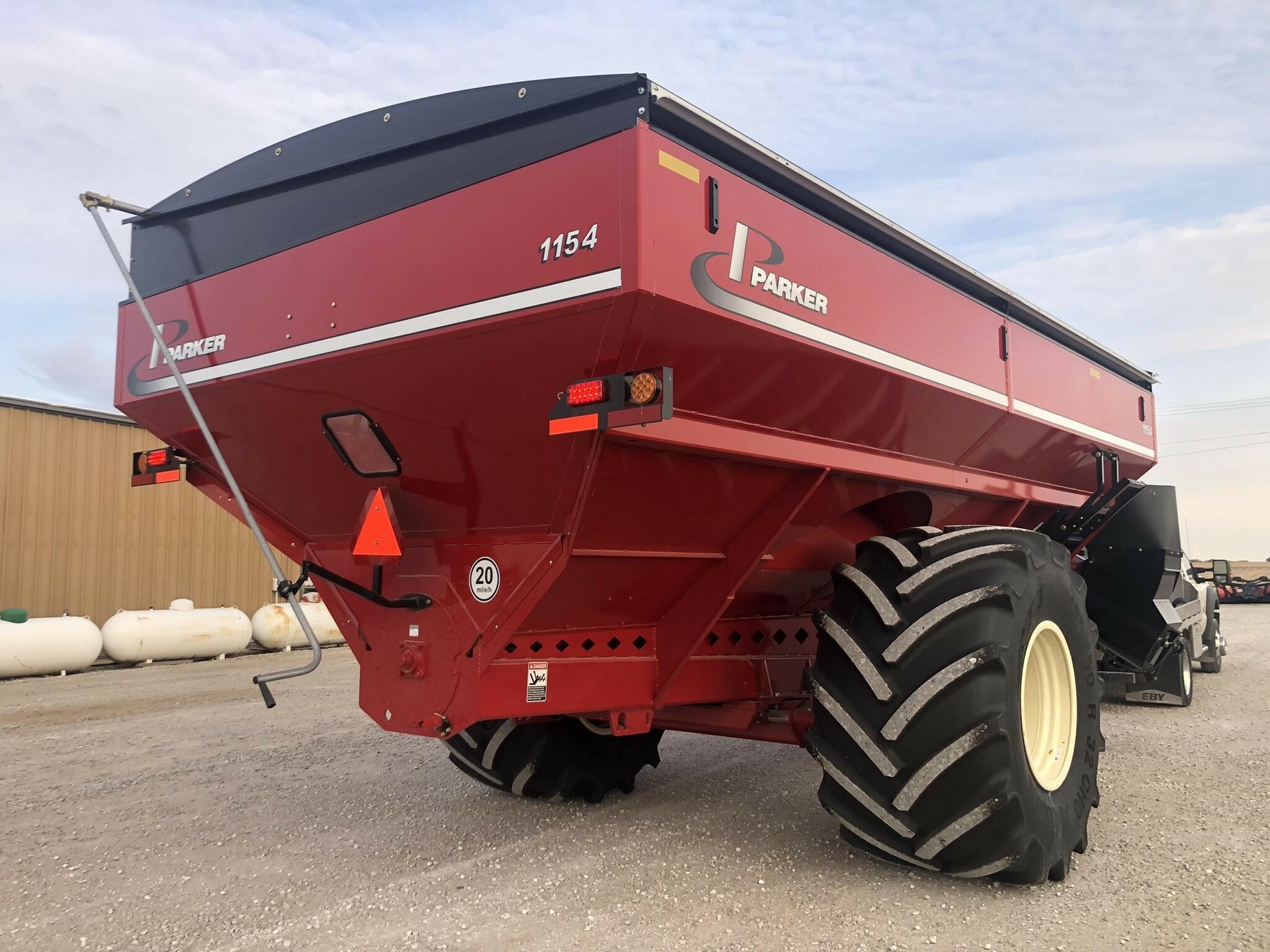 2023 Parker 1154 Grain Cart Call Machinery Pete