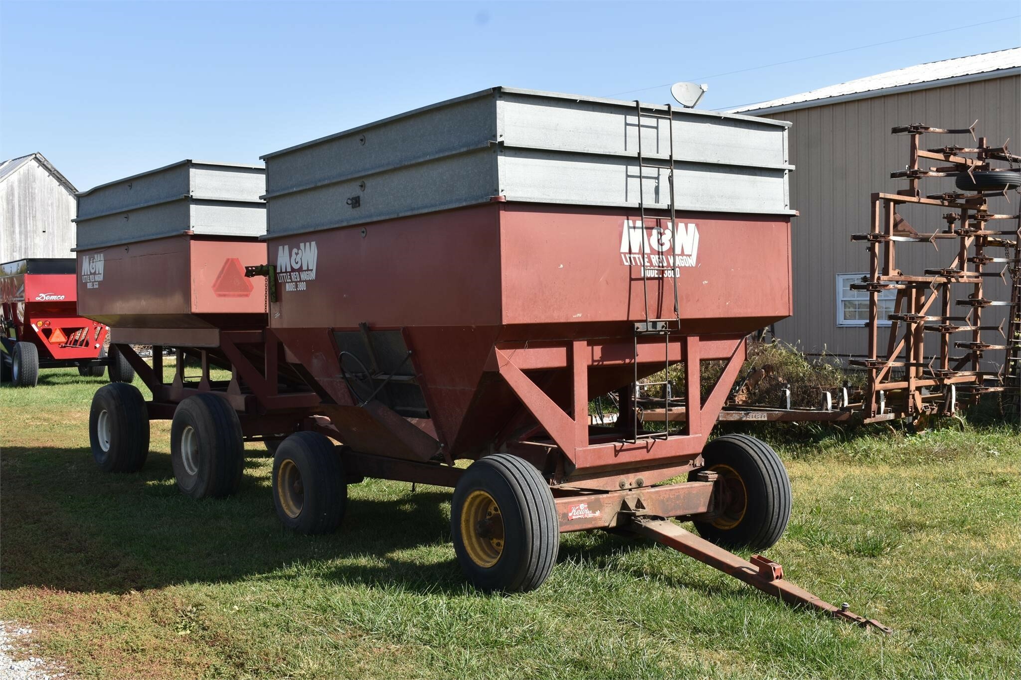 M&W 3800 Gravity Wagon 2,750 Machinery Pete