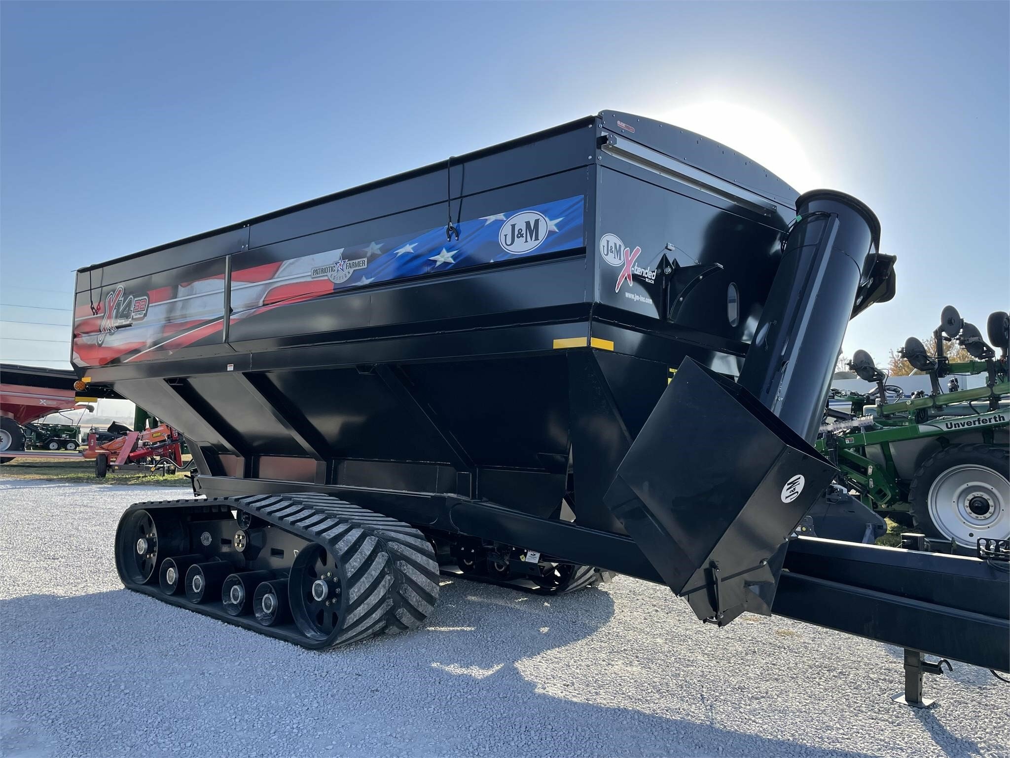 2025 J&M 1432-22T Grain Cart