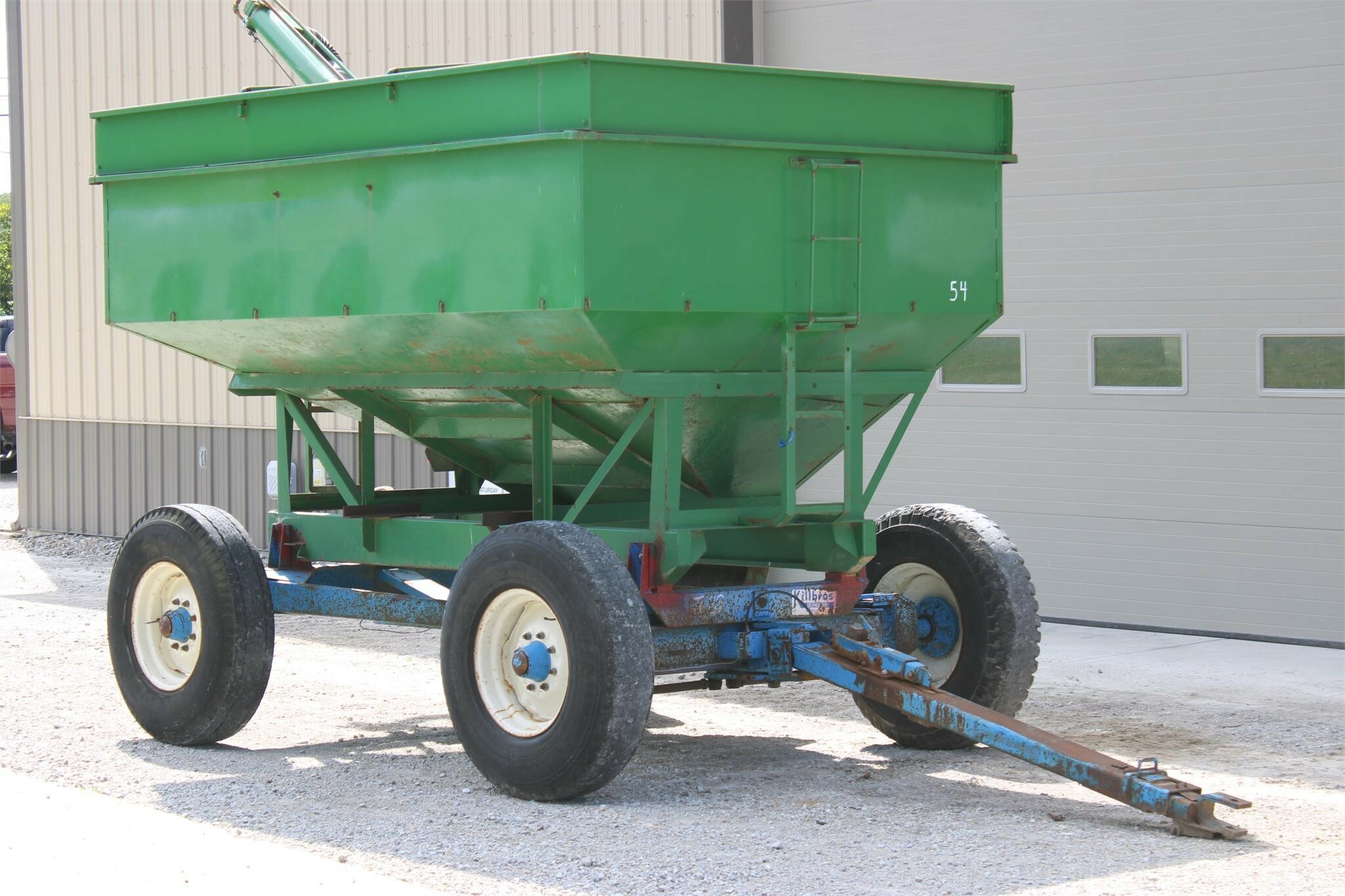 Bradford 225 Gravity Wagon 2,950 Machinery Pete