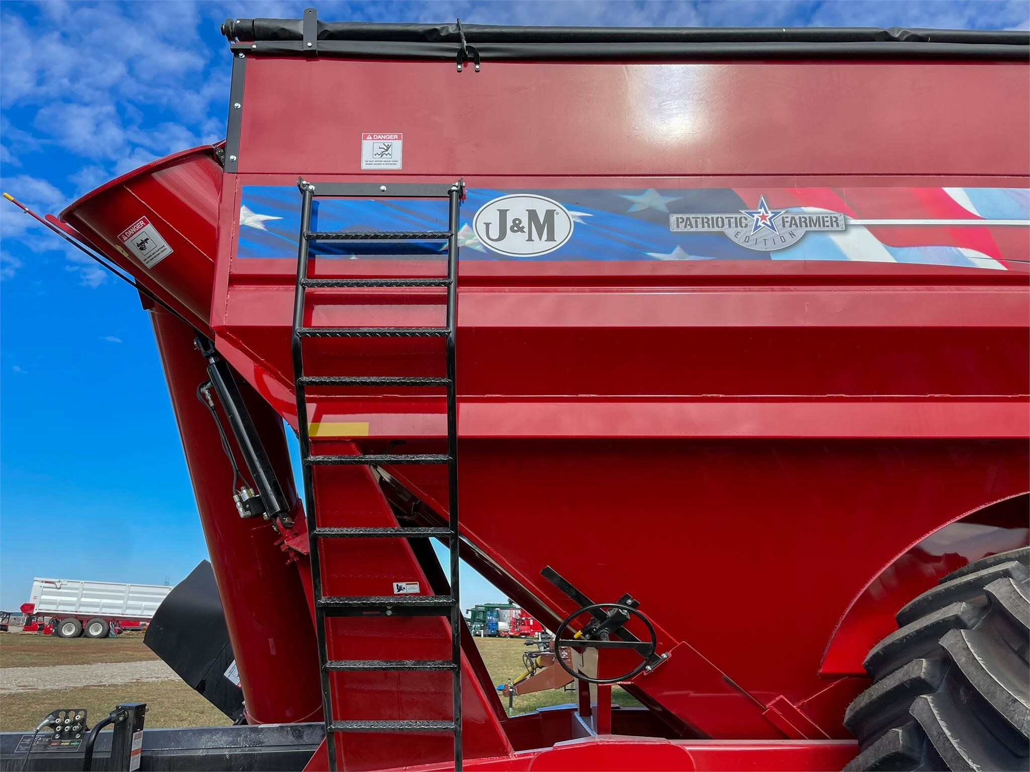 2026 J&M 1112 Grain Cart