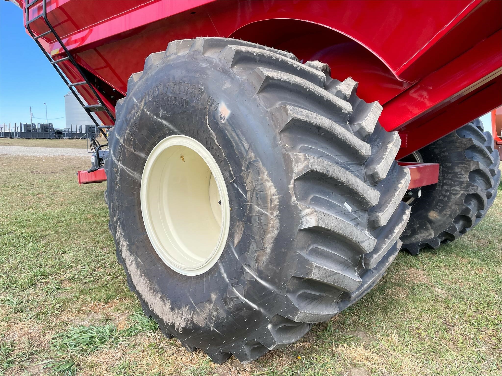 2026 J&M 1112 Grain Cart