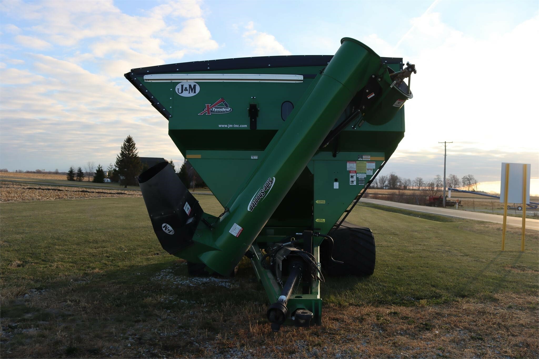 2015 J&M 1520-22T Grain Cart