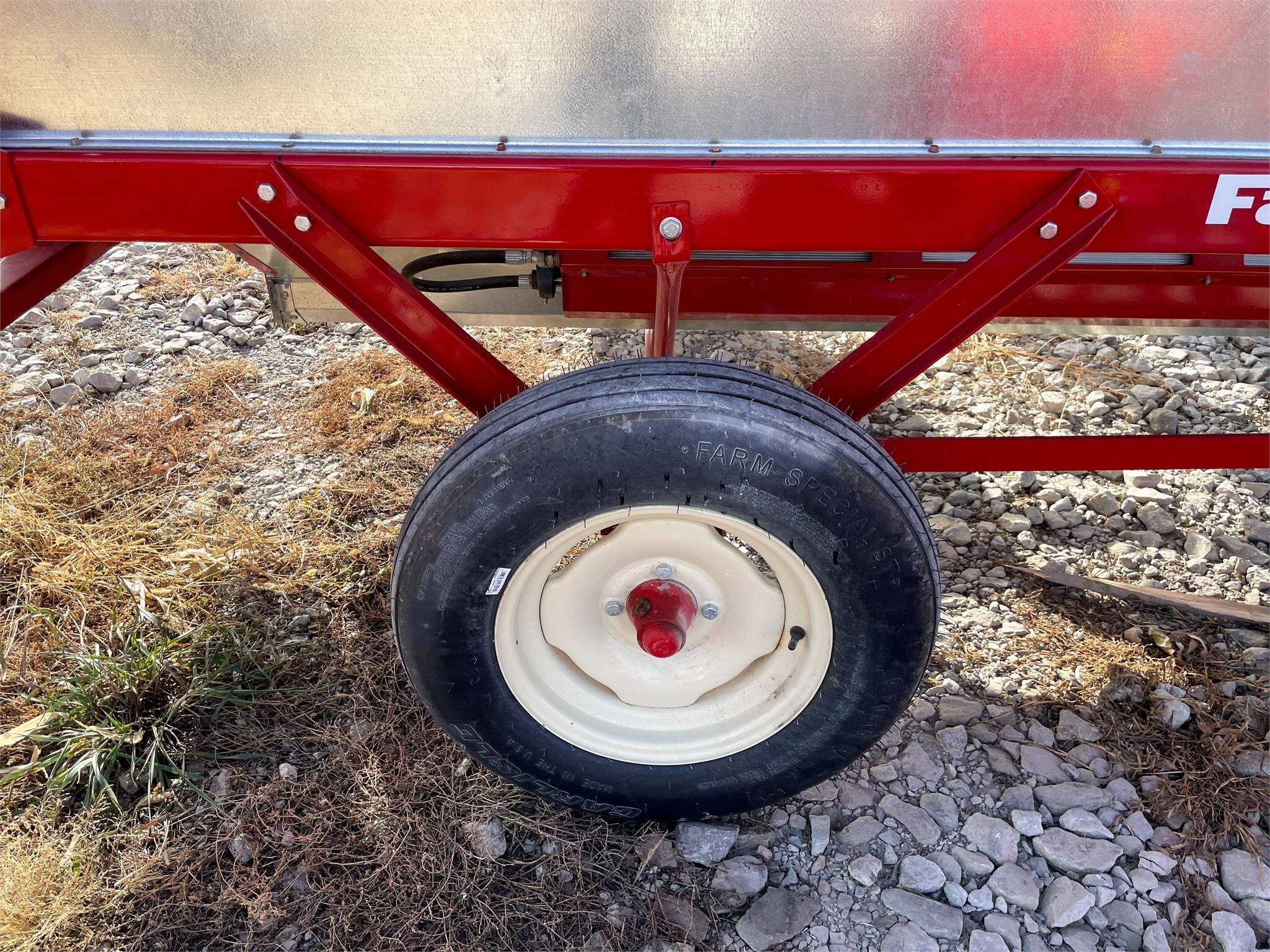 2026 Farm King Y482 Grain Cleaner