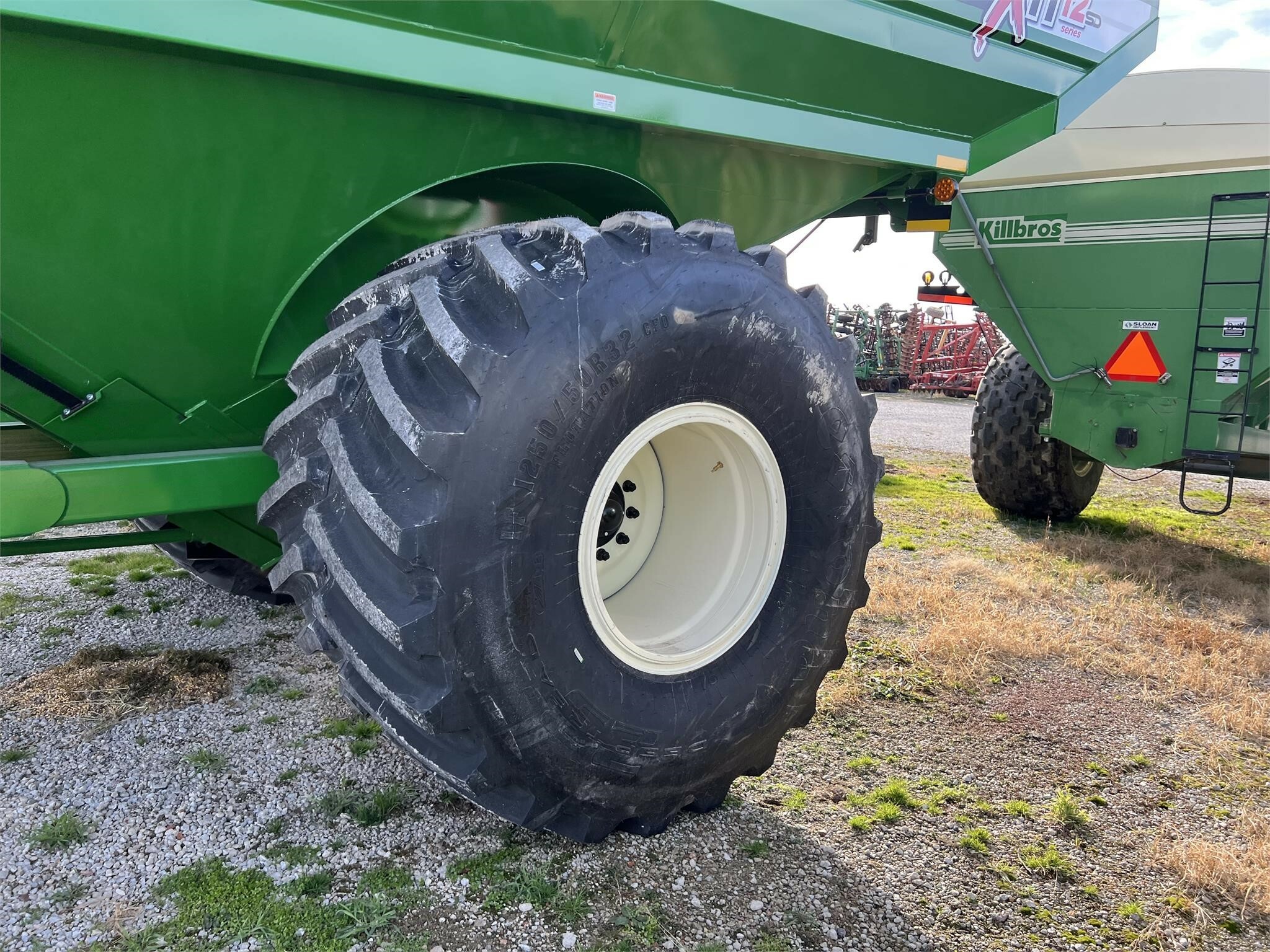 2026 J&M 1112 Grain Cart