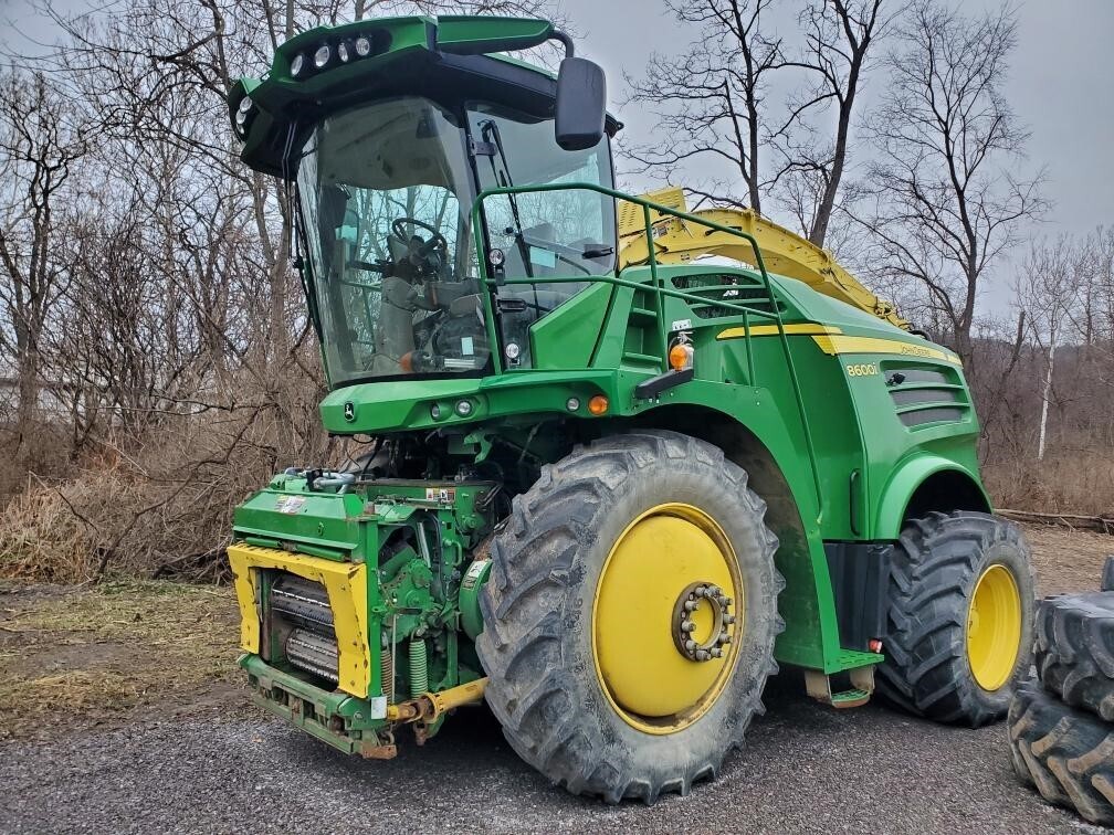 2016 John Deere 8600 Self-Propelled Forage Harvester