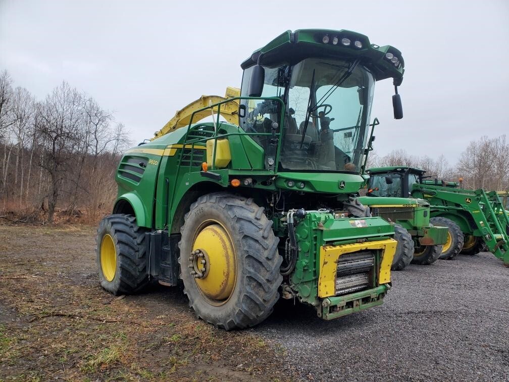 2016 John Deere 8600 Self-Propelled Forage Harvester