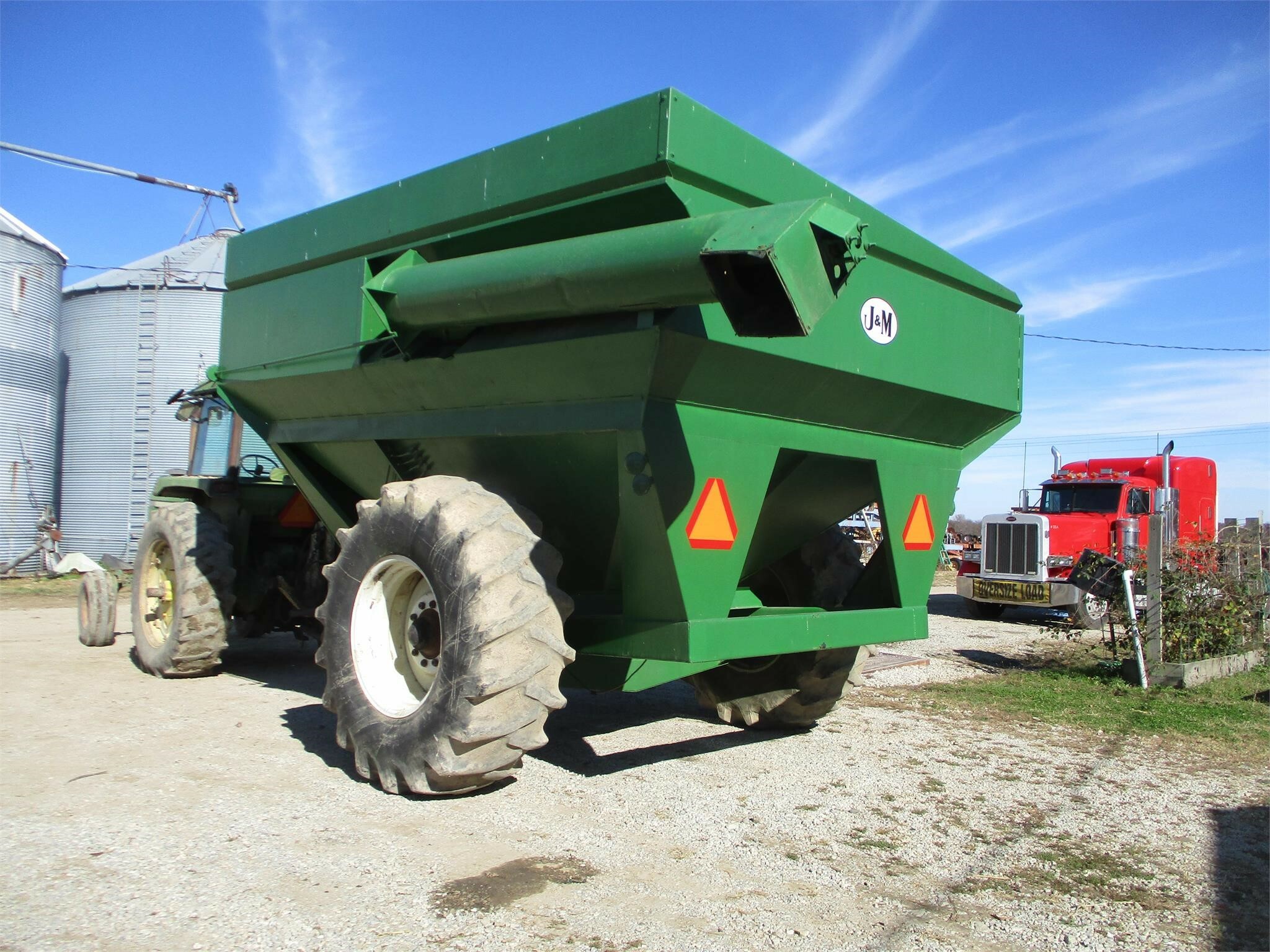  J&M 750-14 Grain Cart