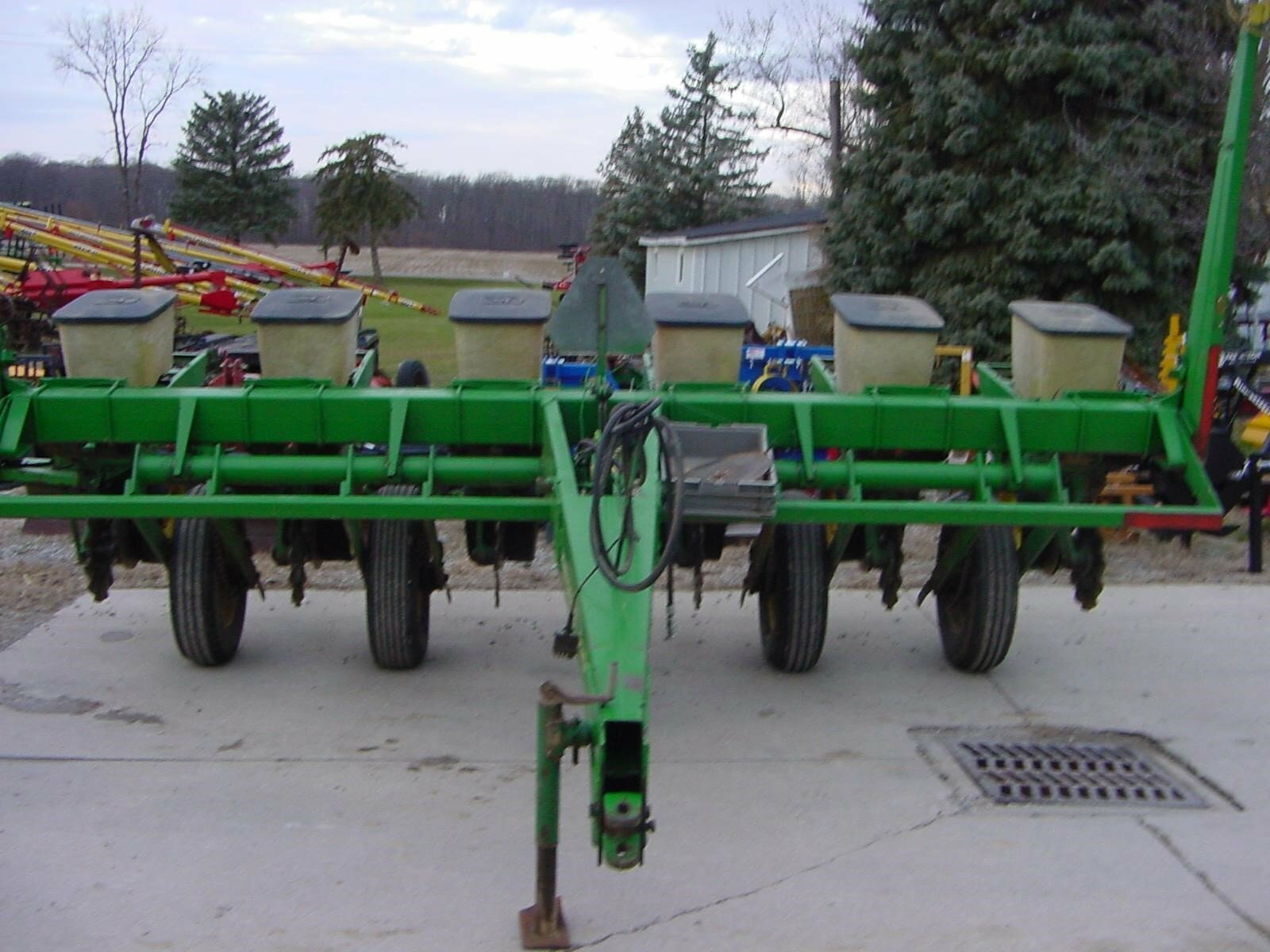 John Deere 7000 Planter 8,100 Machinery Pete