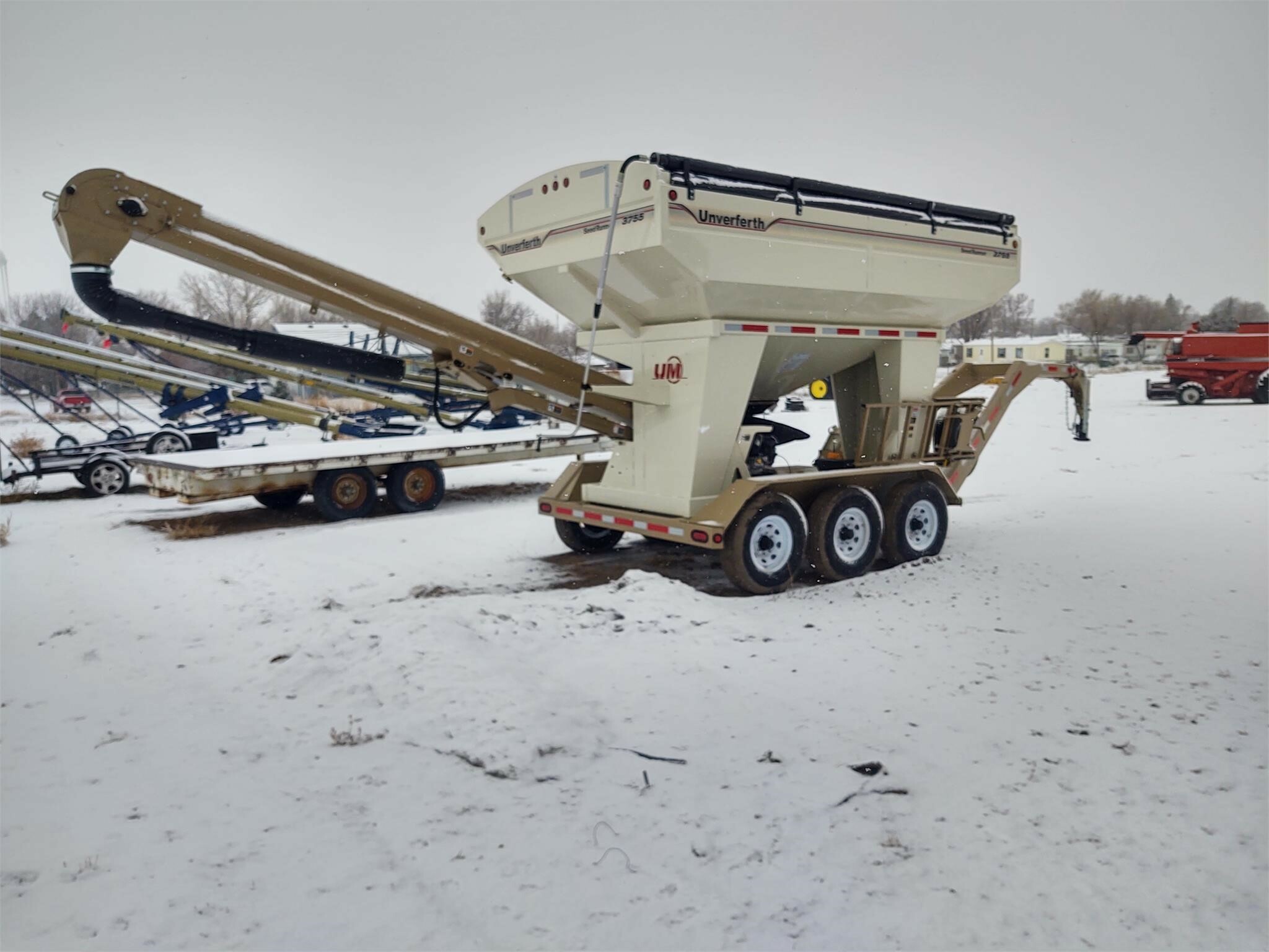 2022 Unverferth 3755 Seed Tender