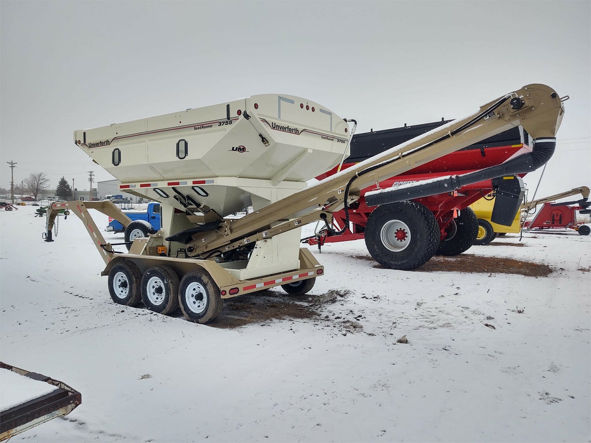 2022 Unverferth 3755 Seed Tender