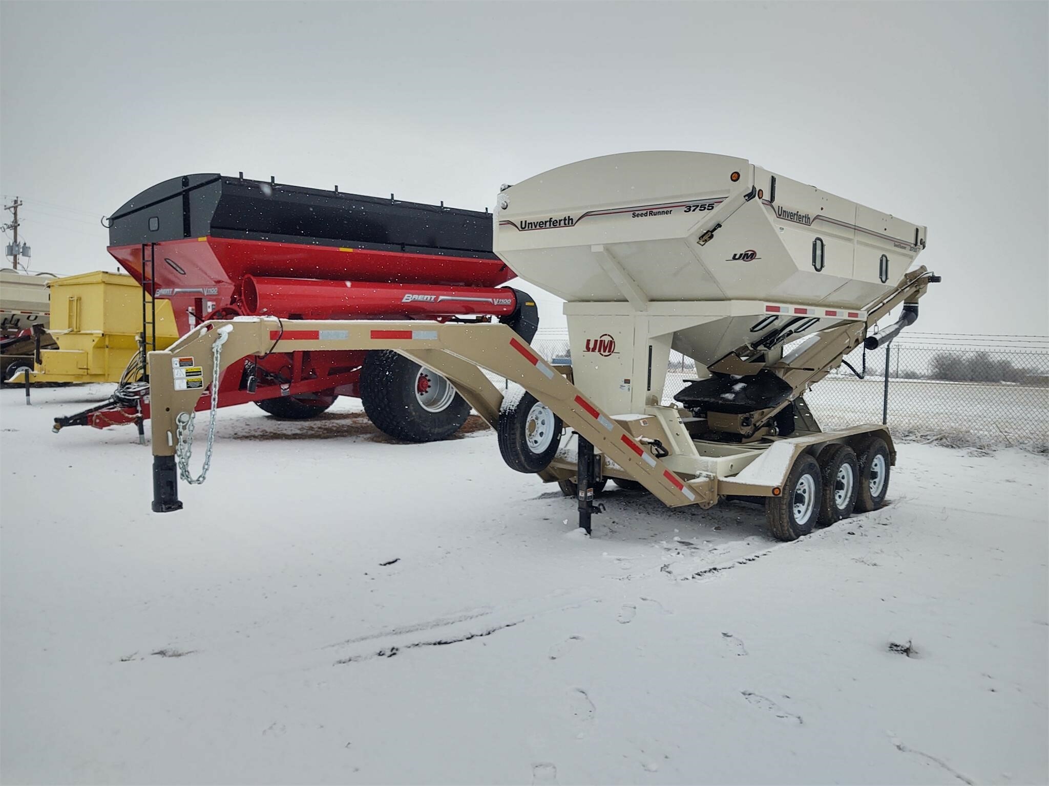 2022 Unverferth 3755 Seed Tender