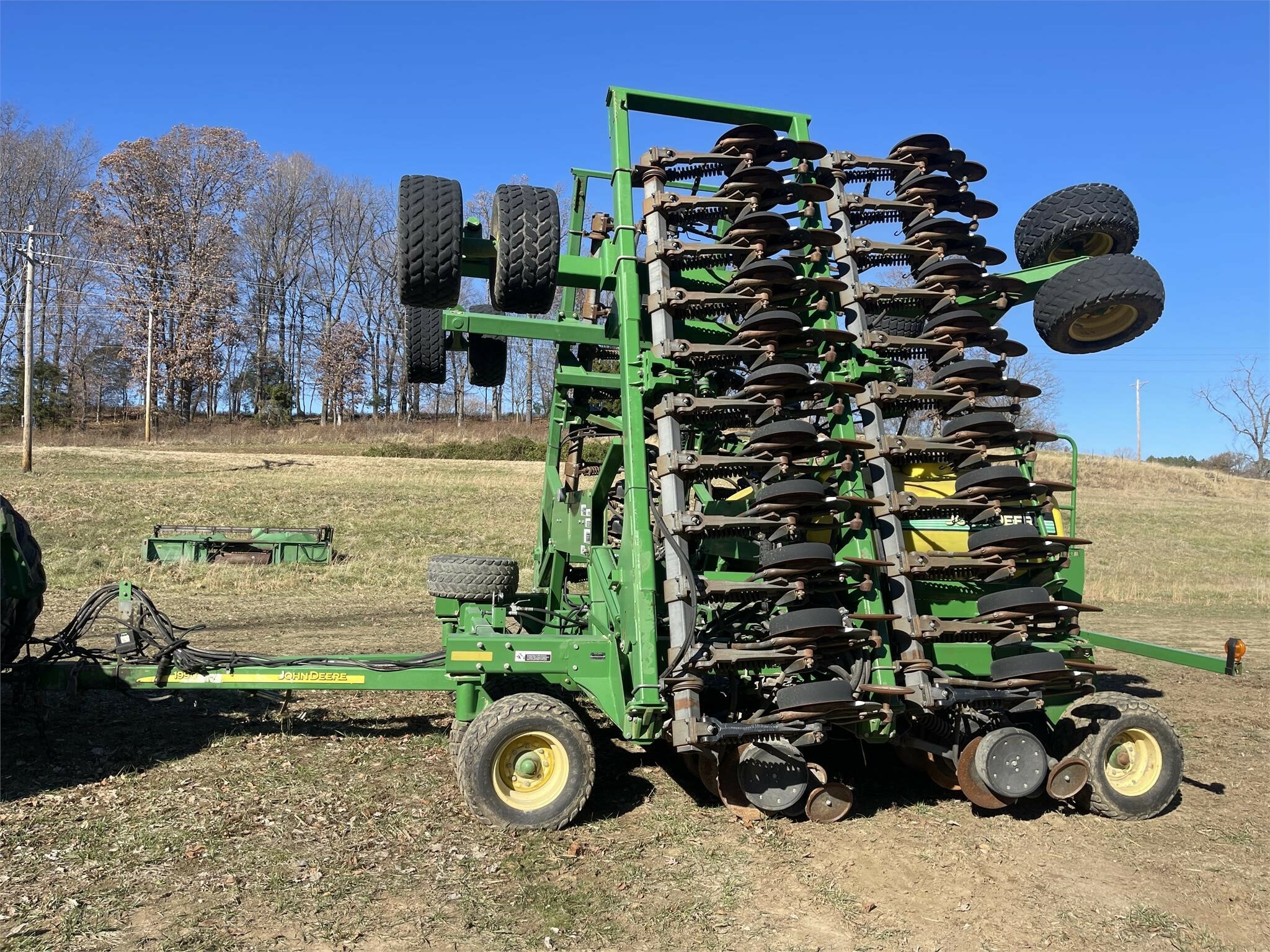 2007 John Deere 1990 Air Seeder 57,500 Machinery Pete