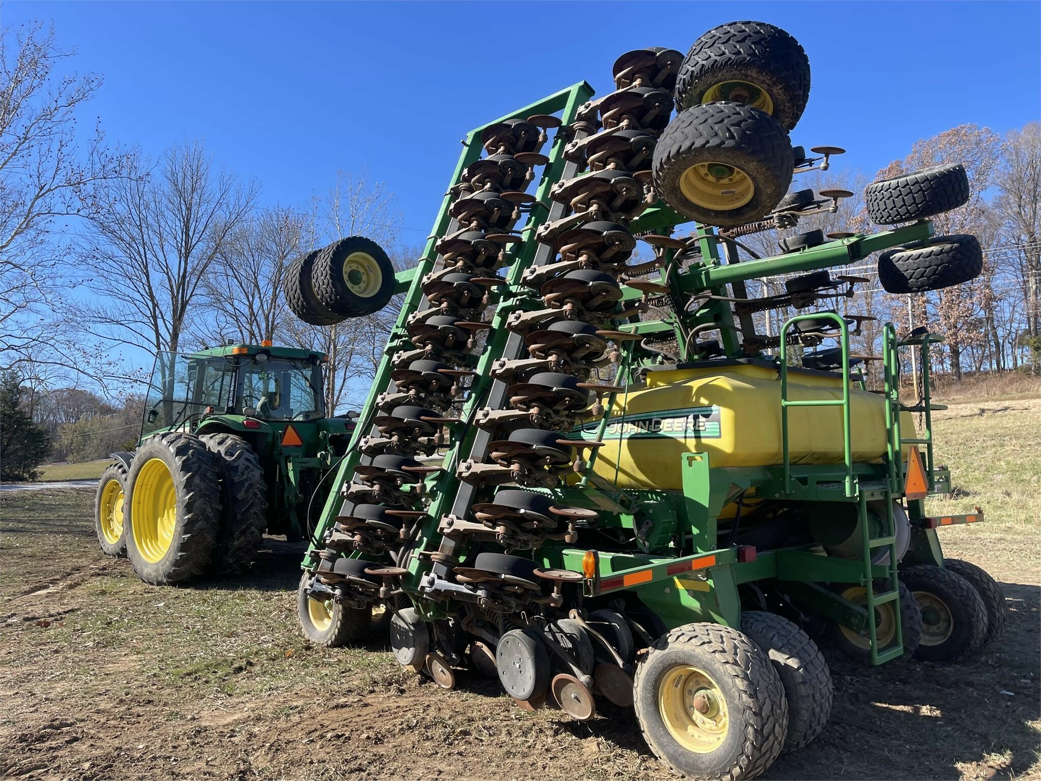 2007 John Deere 1990 Air Seeder 57,500 Machinery Pete