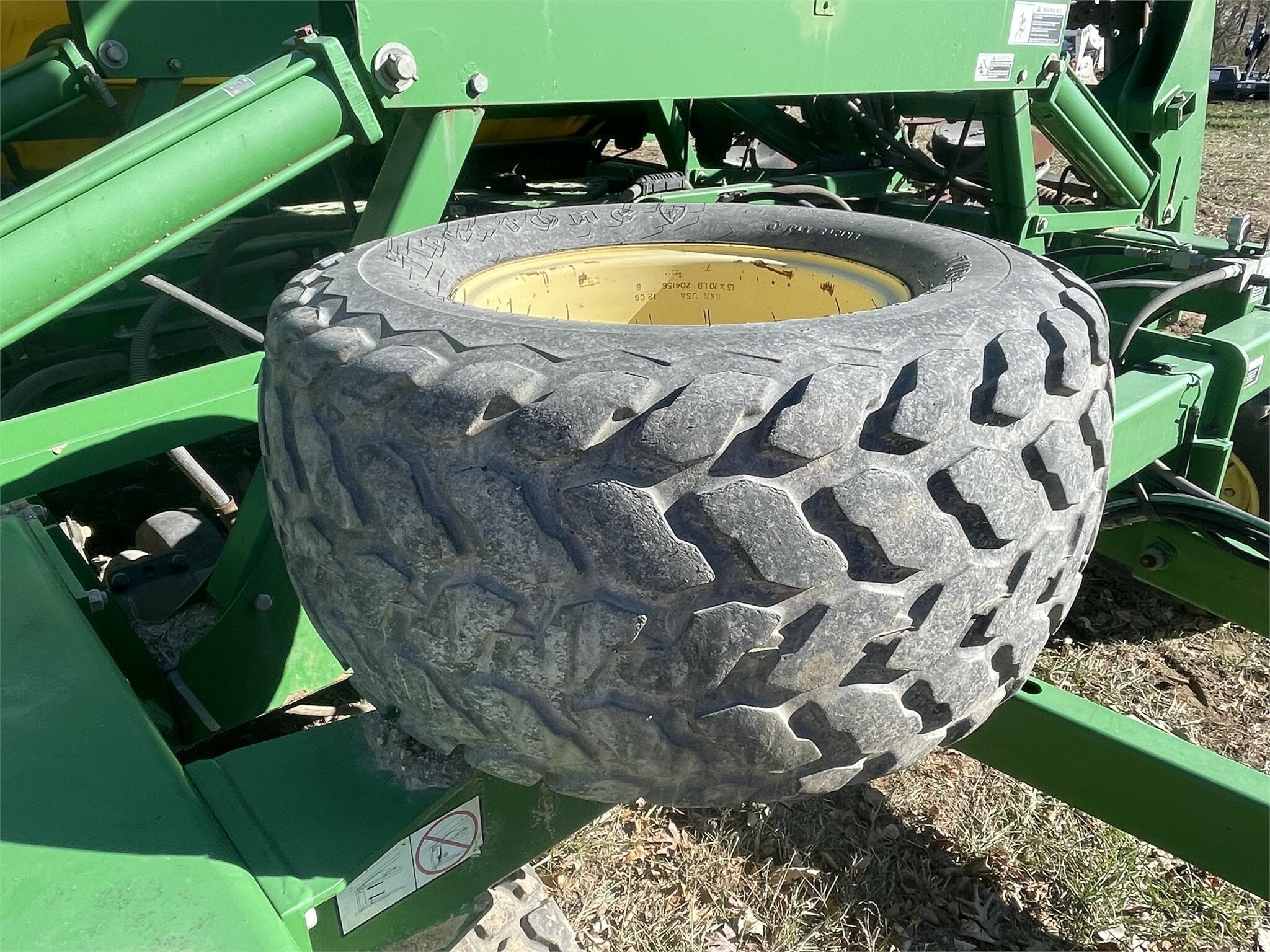 2007 John Deere 1990 Air Seeder 57,500 Machinery Pete