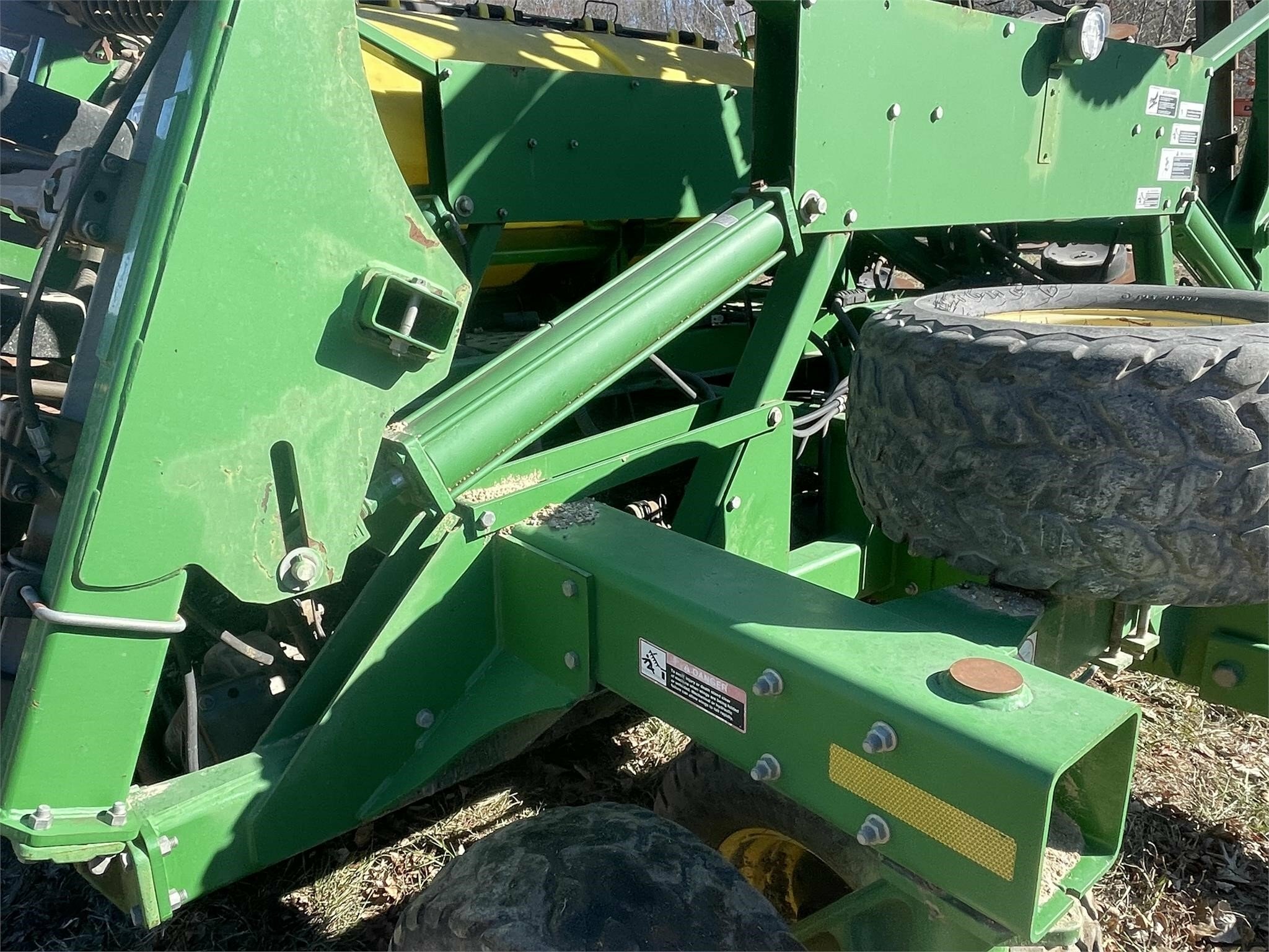 2007 John Deere 1990 Air Seeder 57,500 Machinery Pete