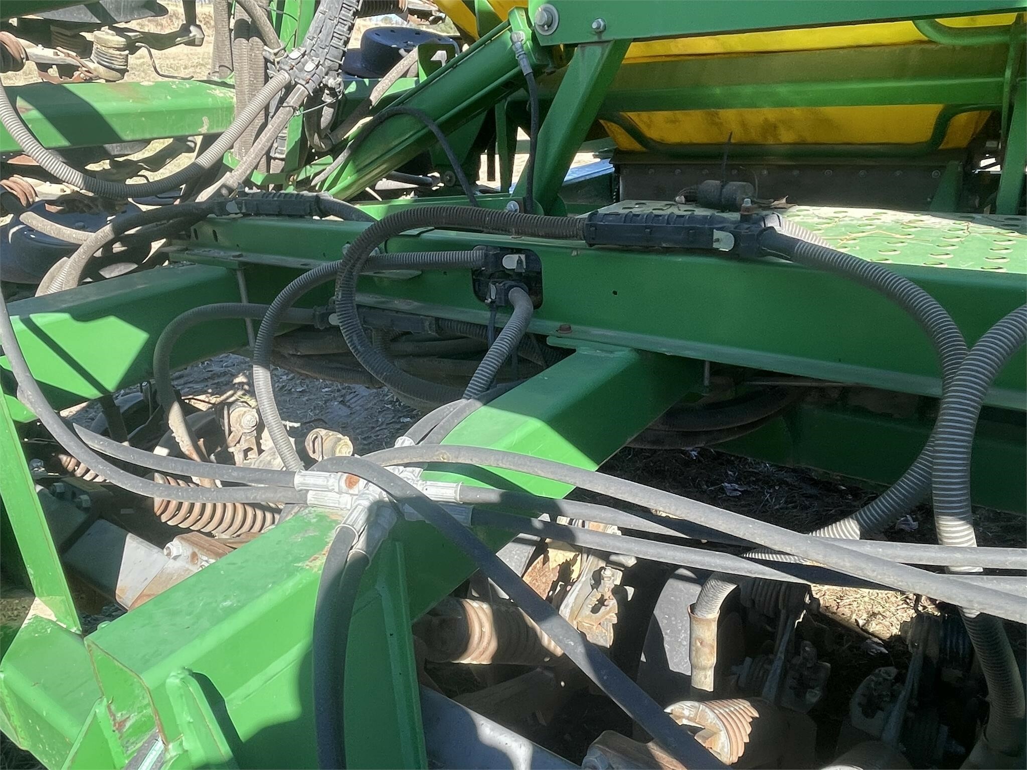 2007 John Deere 1990 Air Seeder 57,500 Machinery Pete