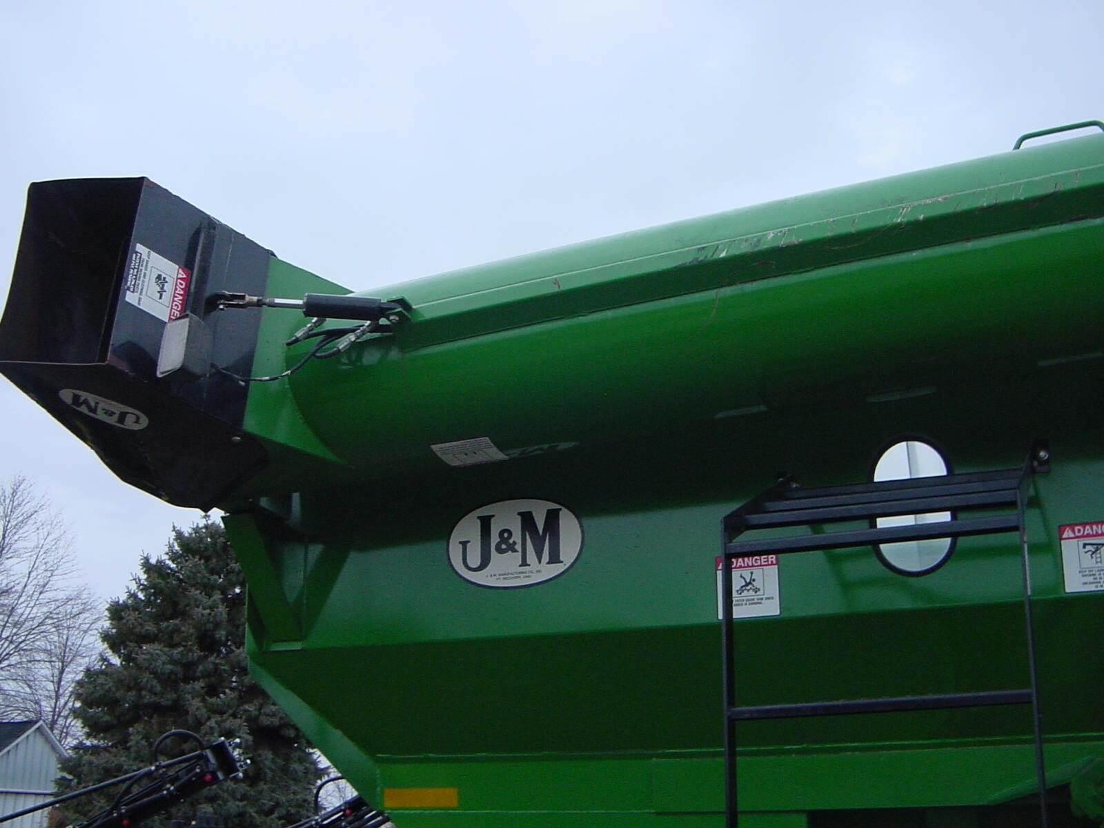  J&M 750-18 Grain Cart