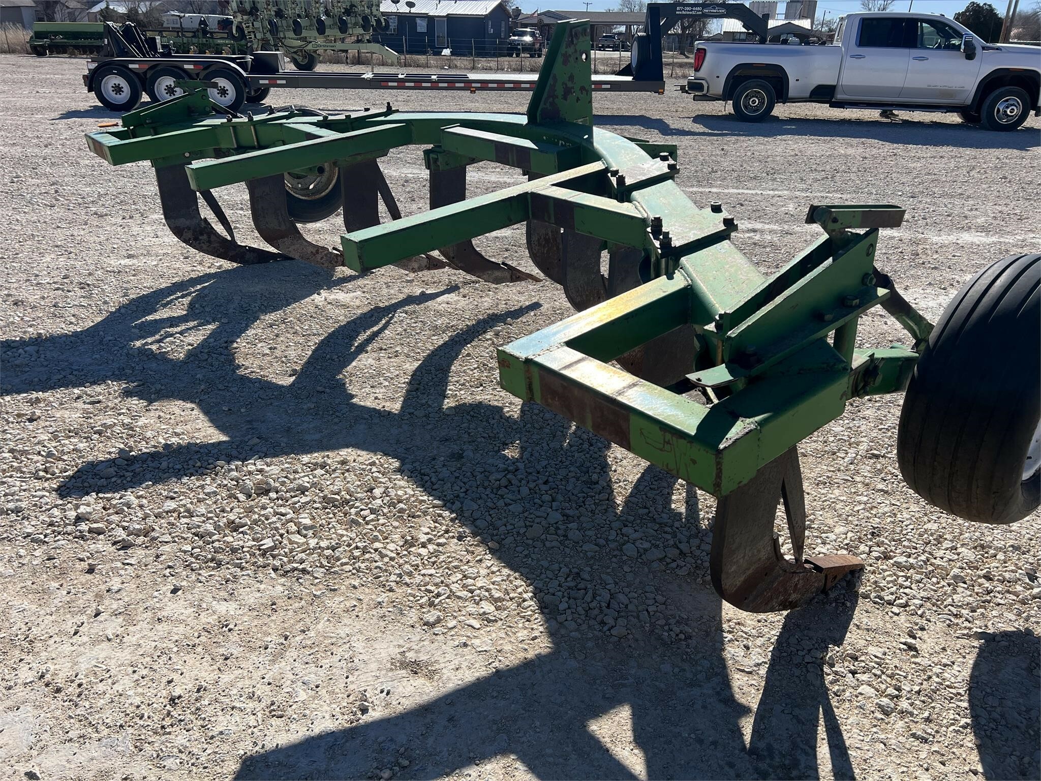 John Deere 900 V Ripper - $4,750 | Machinery Pete