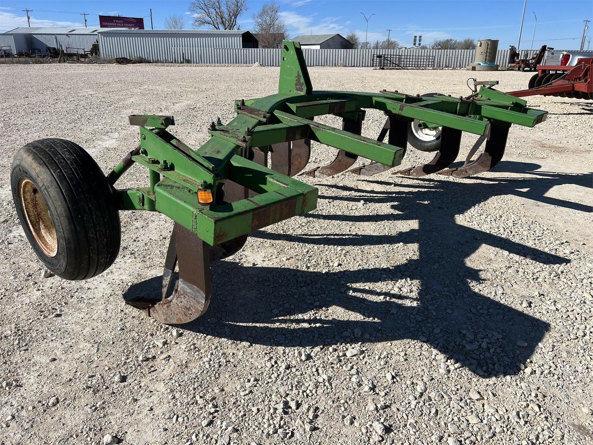 John Deere 900 V Ripper - $4,750 | Machinery Pete