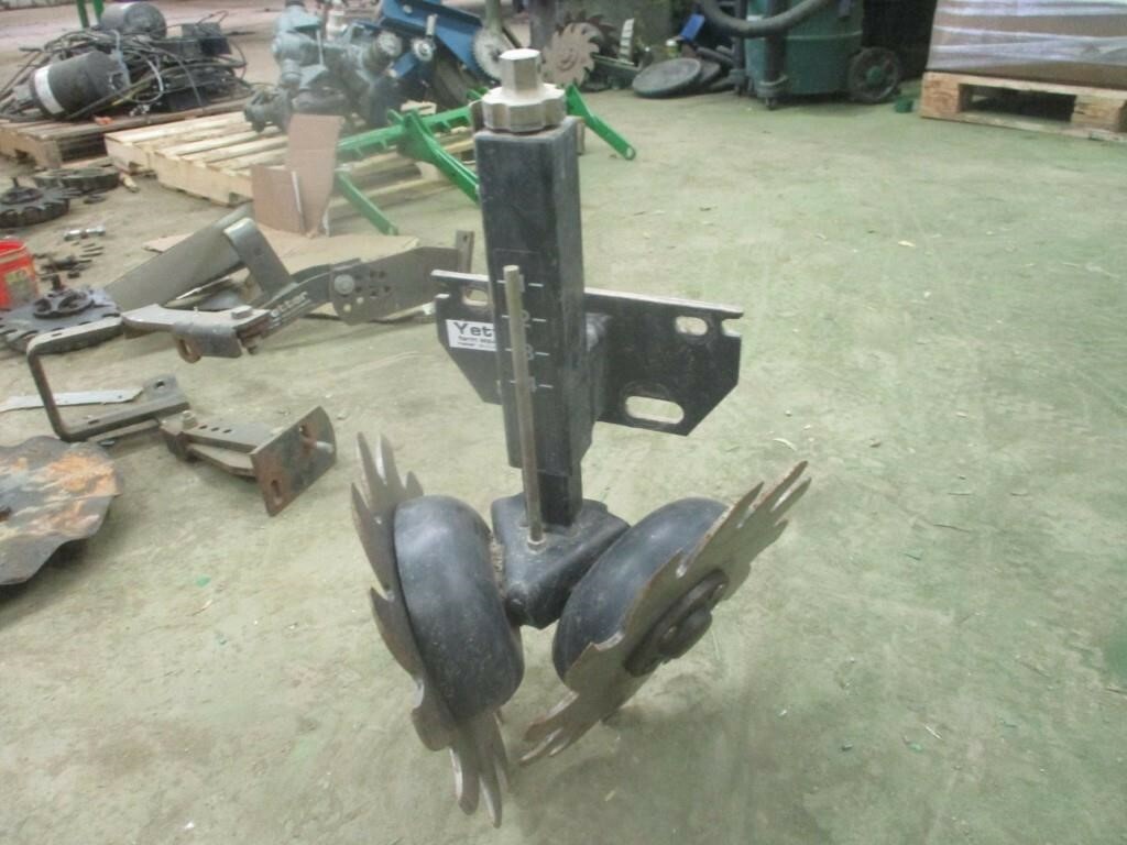 Yetter SCREW ADJUST ROW CLEANERS Planter and Drill Attachment 200 Machinery Pete