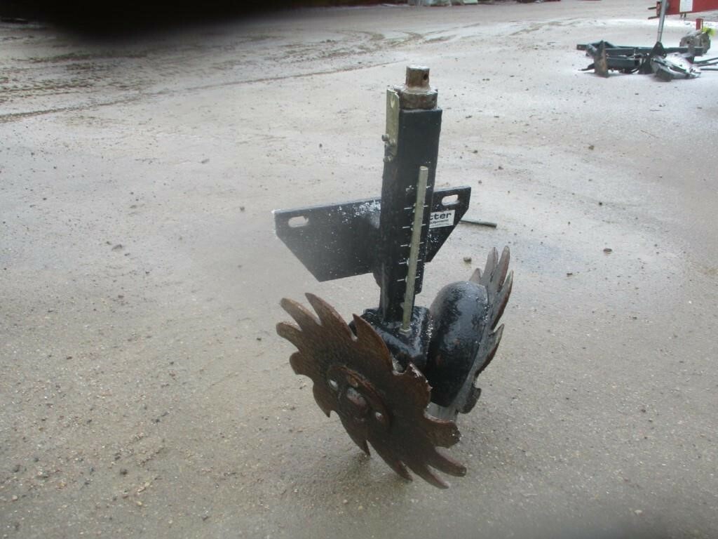 Yetter SCREW ADJUST ROW CLEANERS Planter and Drill Attachment 200 Machinery Pete