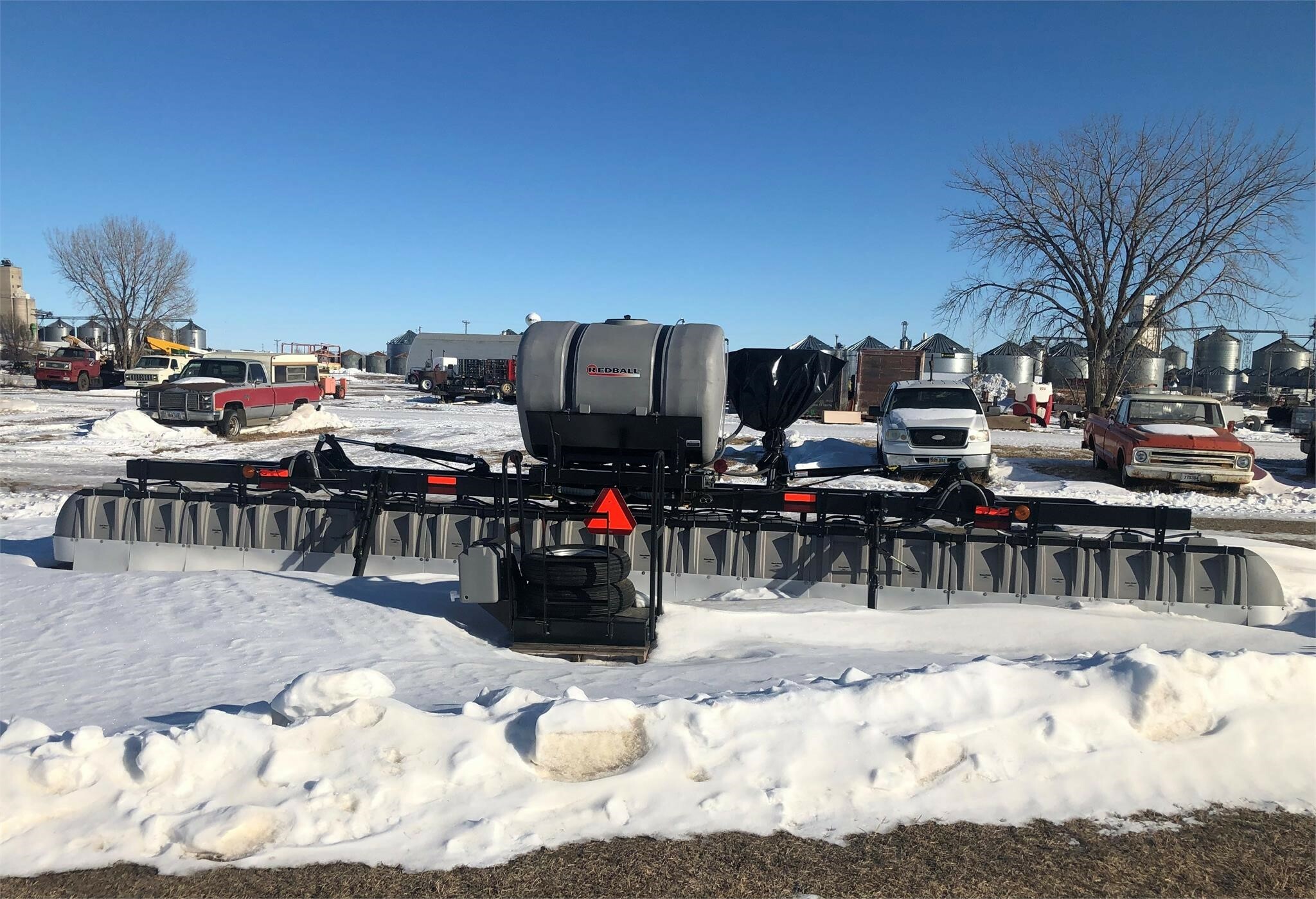 Redball 640 PullType Sprayer 32,000 Machinery Pete