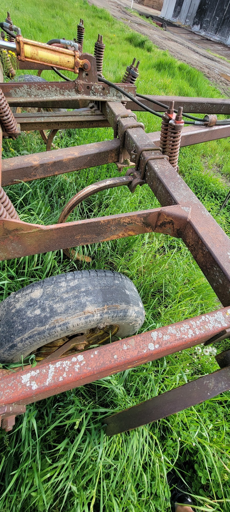 International 5514 Chisel Plow 1,900 Machinery Pete