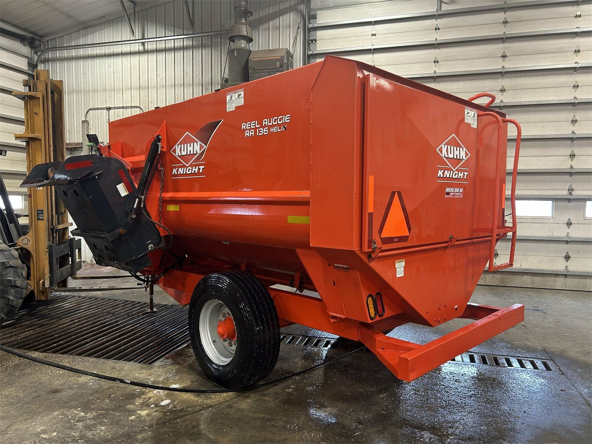  Kuhn Knight RA136 Grinders and Mixer