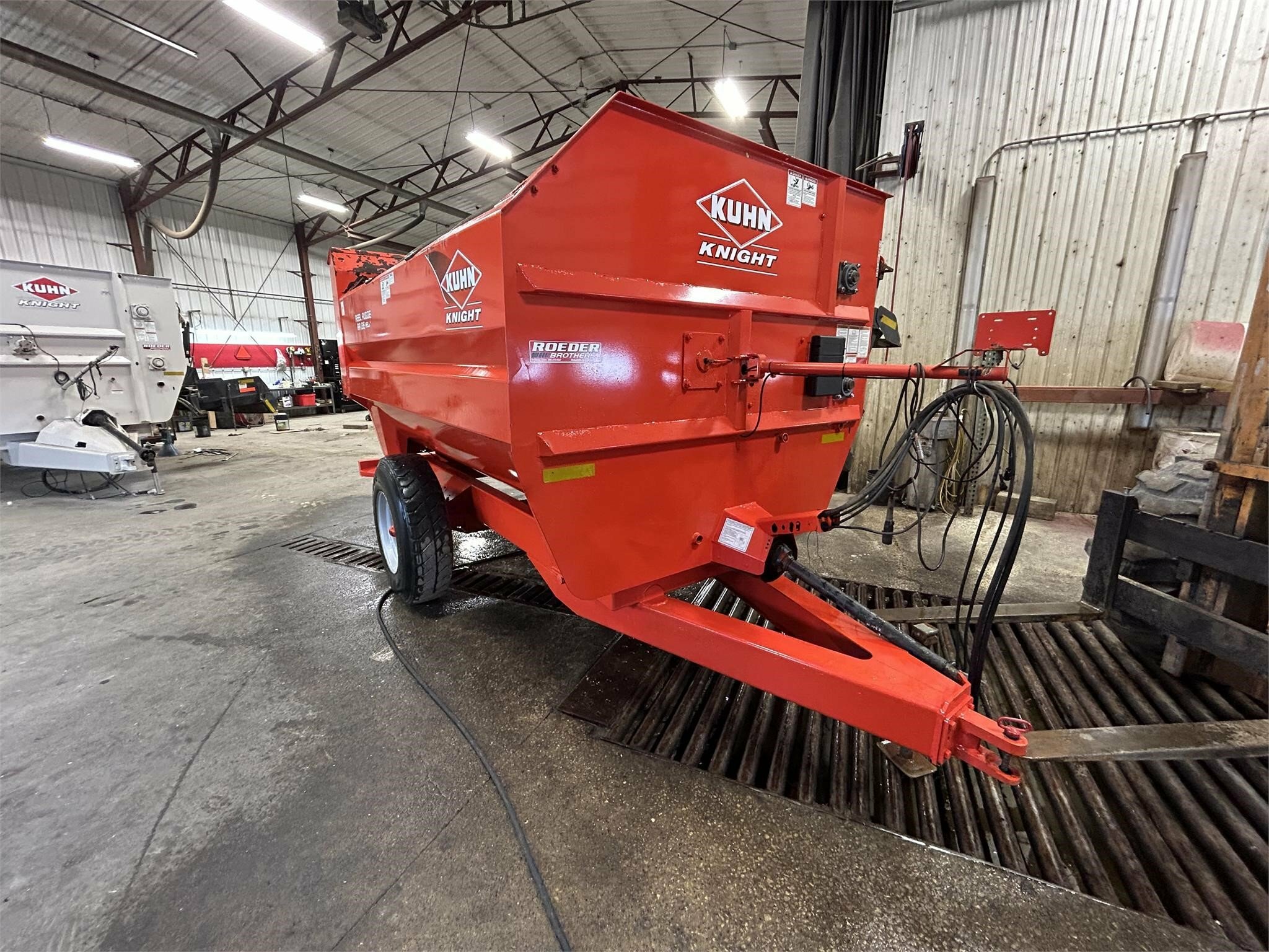  Kuhn Knight RA136 Grinders and Mixer
