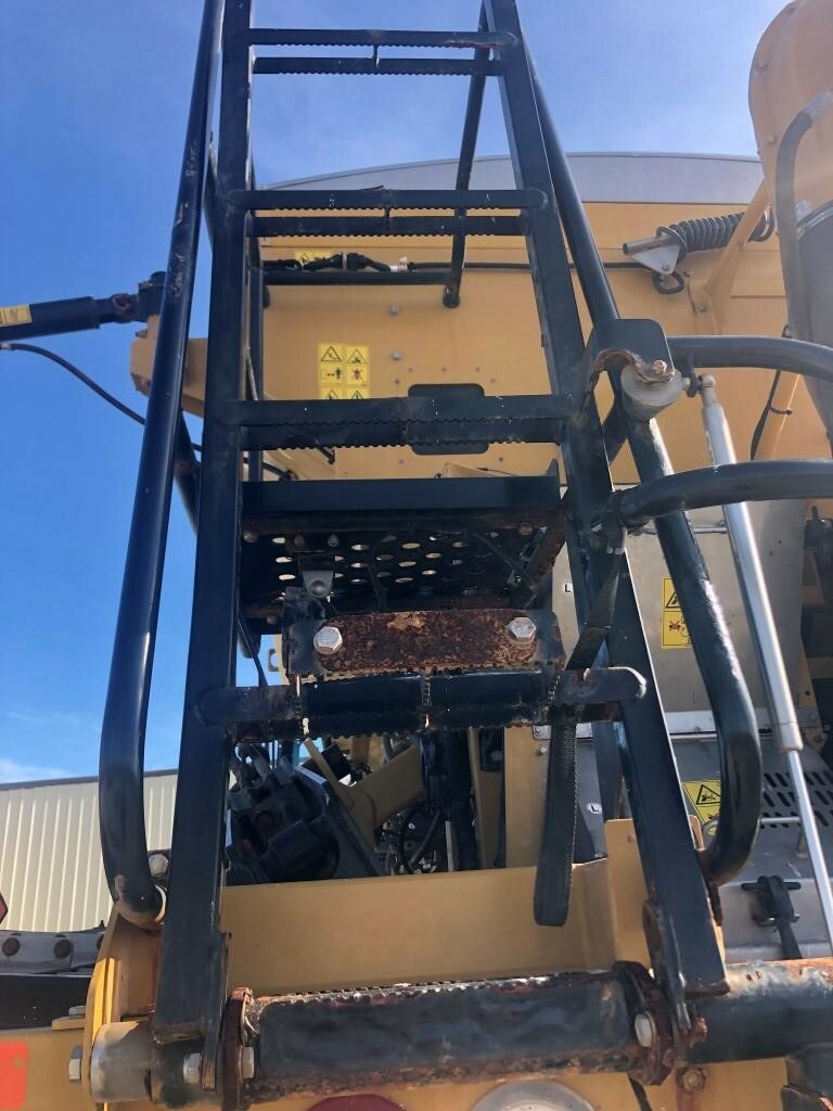 2020 ROGATOR RG1300C Self-Propelled Sprayer