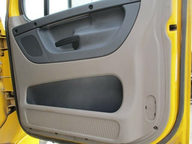 2011 Freightliner Cascadia 125 Semi Trucks/Trailer