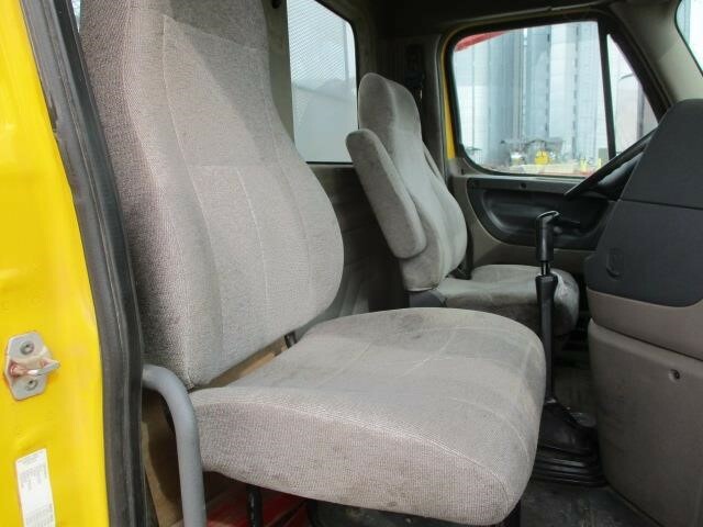 2011 Freightliner Cascadia 125 Semi Trucks/Trailer