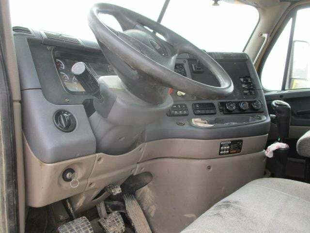 2011 Freightliner Cascadia 125 Semi Trucks/Trailer