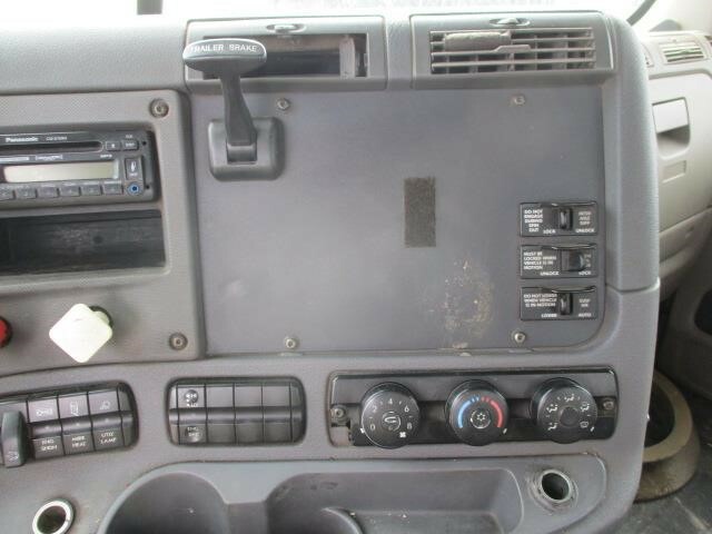 2011 Freightliner Cascadia 125 Semi Trucks/Trailer