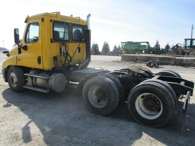2011 Freightliner Cascadia 125 Semi Trucks/Trailer