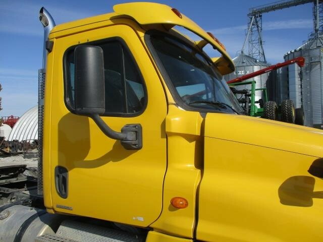 2011 Freightliner Cascadia 125 Semi Trucks/Trailer