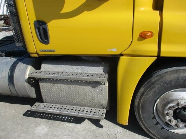 2011 Freightliner Cascadia 125 Semi Trucks/Trailer