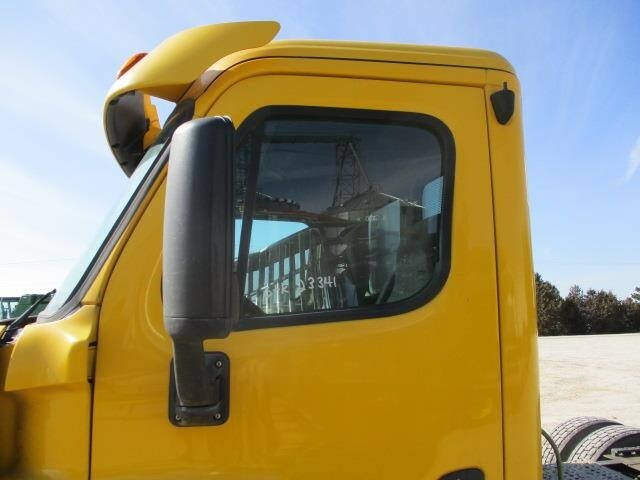 2011 Freightliner Cascadia 125 Semi Trucks/Trailer
