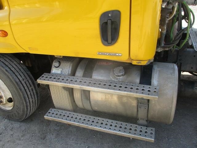 2011 Freightliner Cascadia 125 Semi Trucks/Trailer
