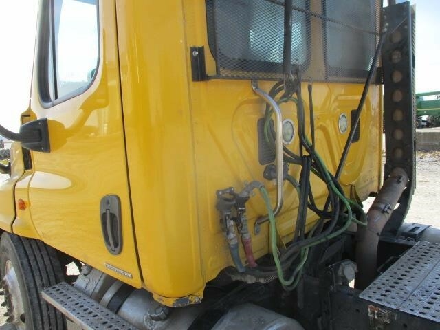 2011 Freightliner Cascadia 125 Semi Trucks/Trailer