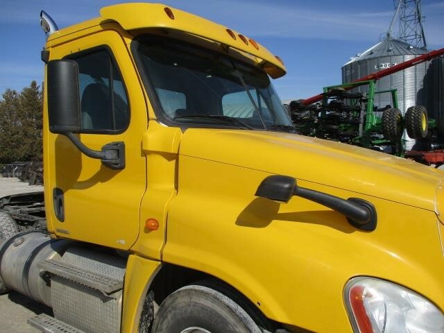 2011 Freightliner Cascadia 125 Semi Trucks/Trailer