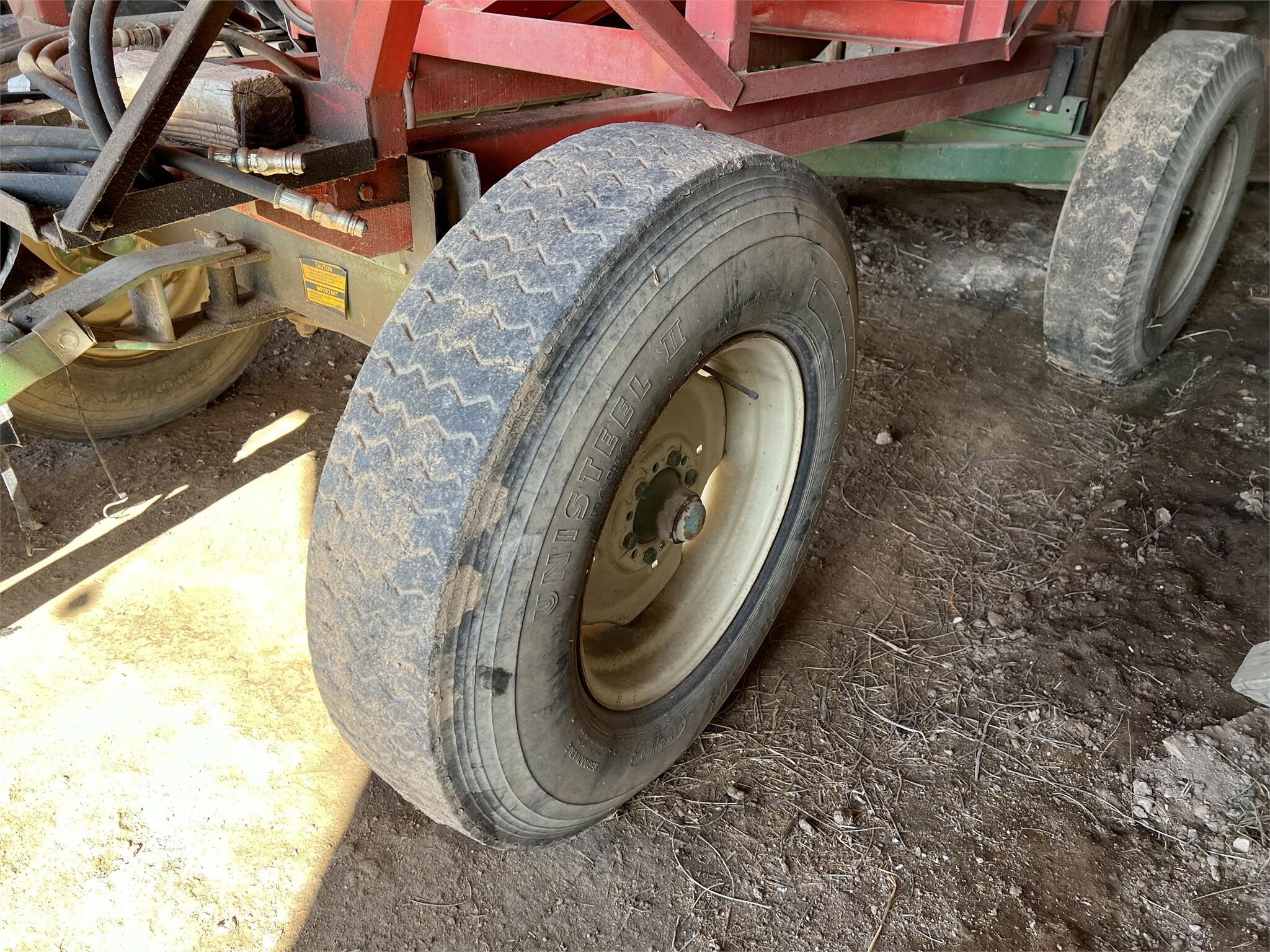  Unverferth 235 Gravity Wagon