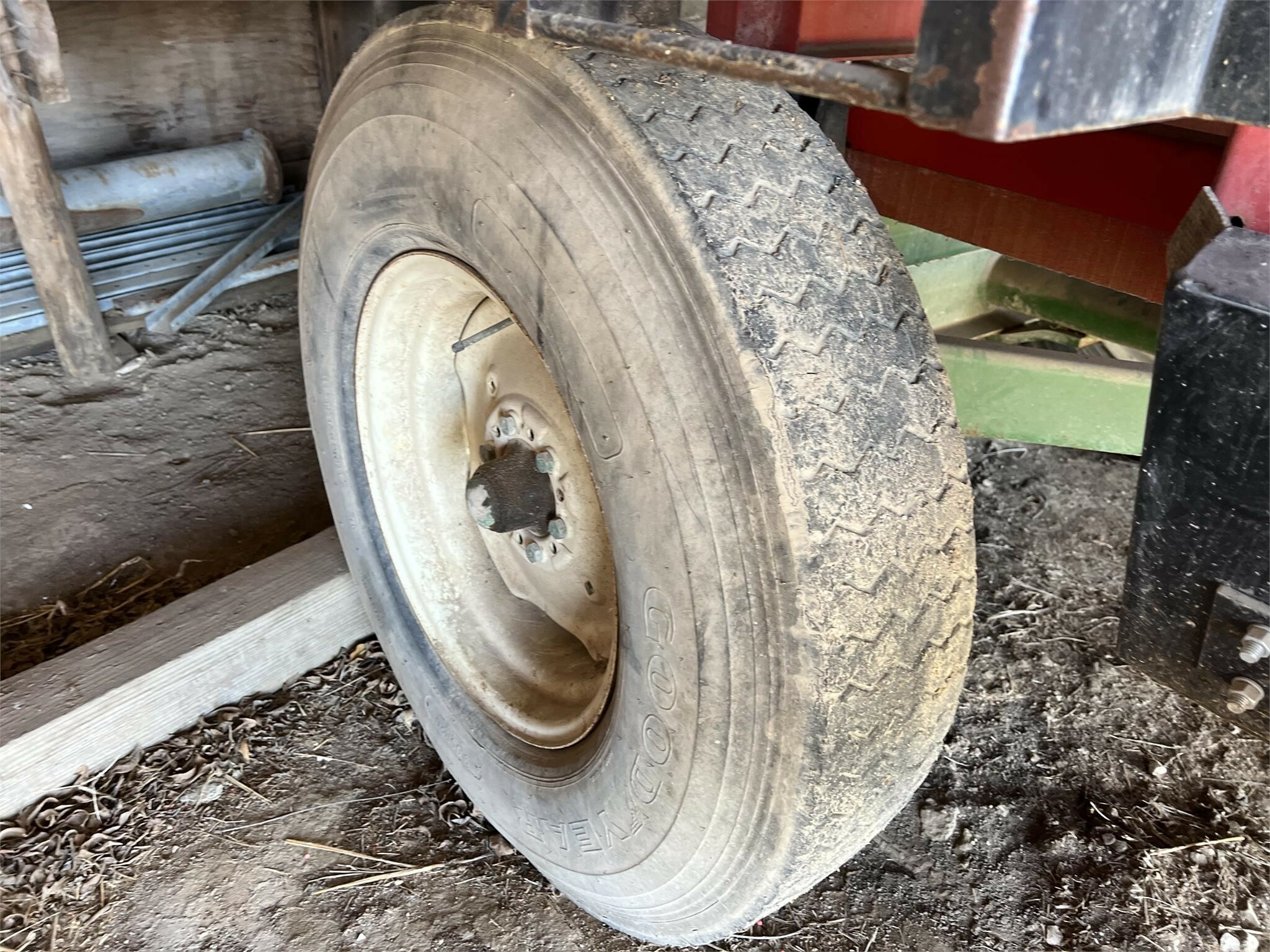  Unverferth 235 Gravity Wagon