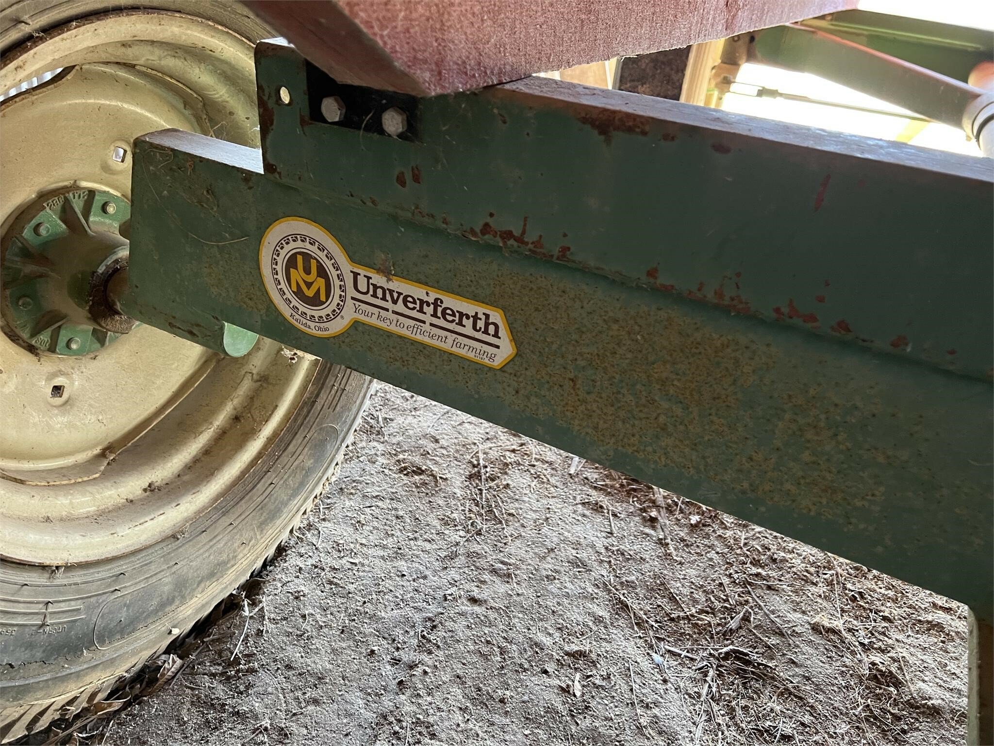  Unverferth 235 Gravity Wagon