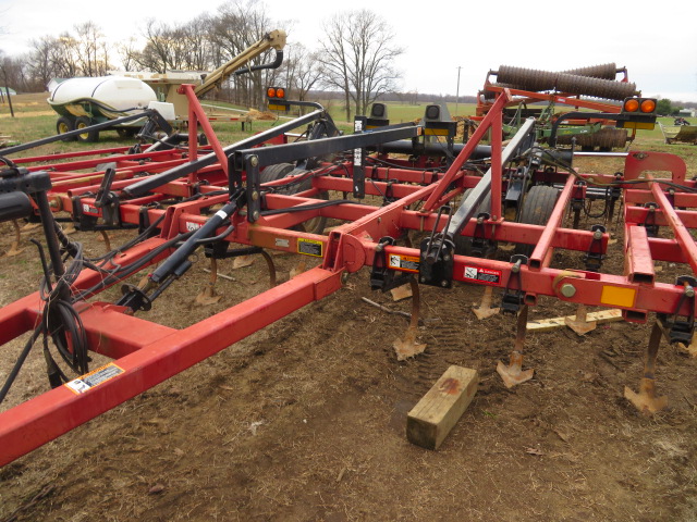  Case IH Tigermate II Field Cultivator