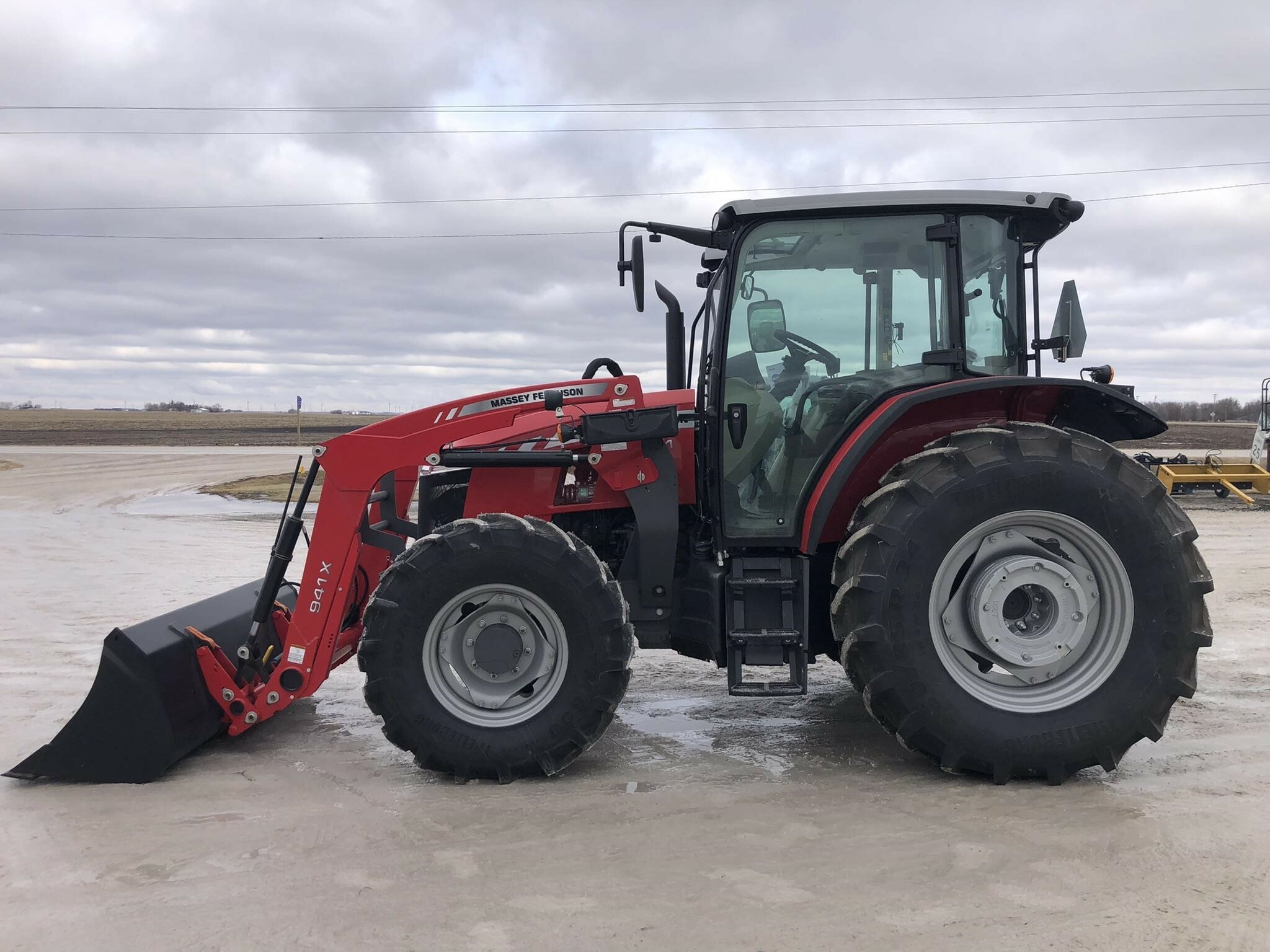 2023 Massey Ferguson 5711D Tractor