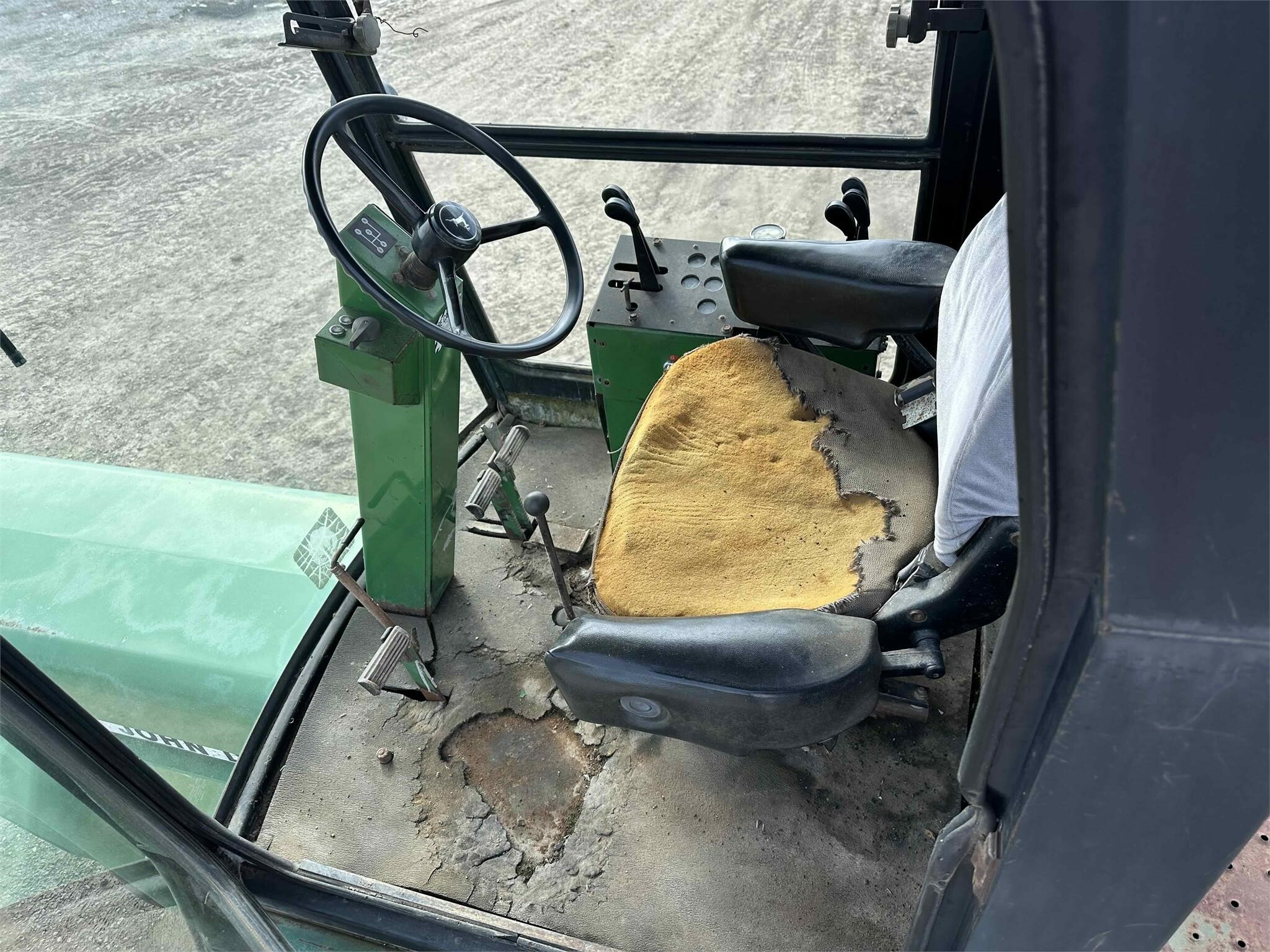 John Deere 6000 SelfPropelled Sprayer 12,500 Machinery Pete